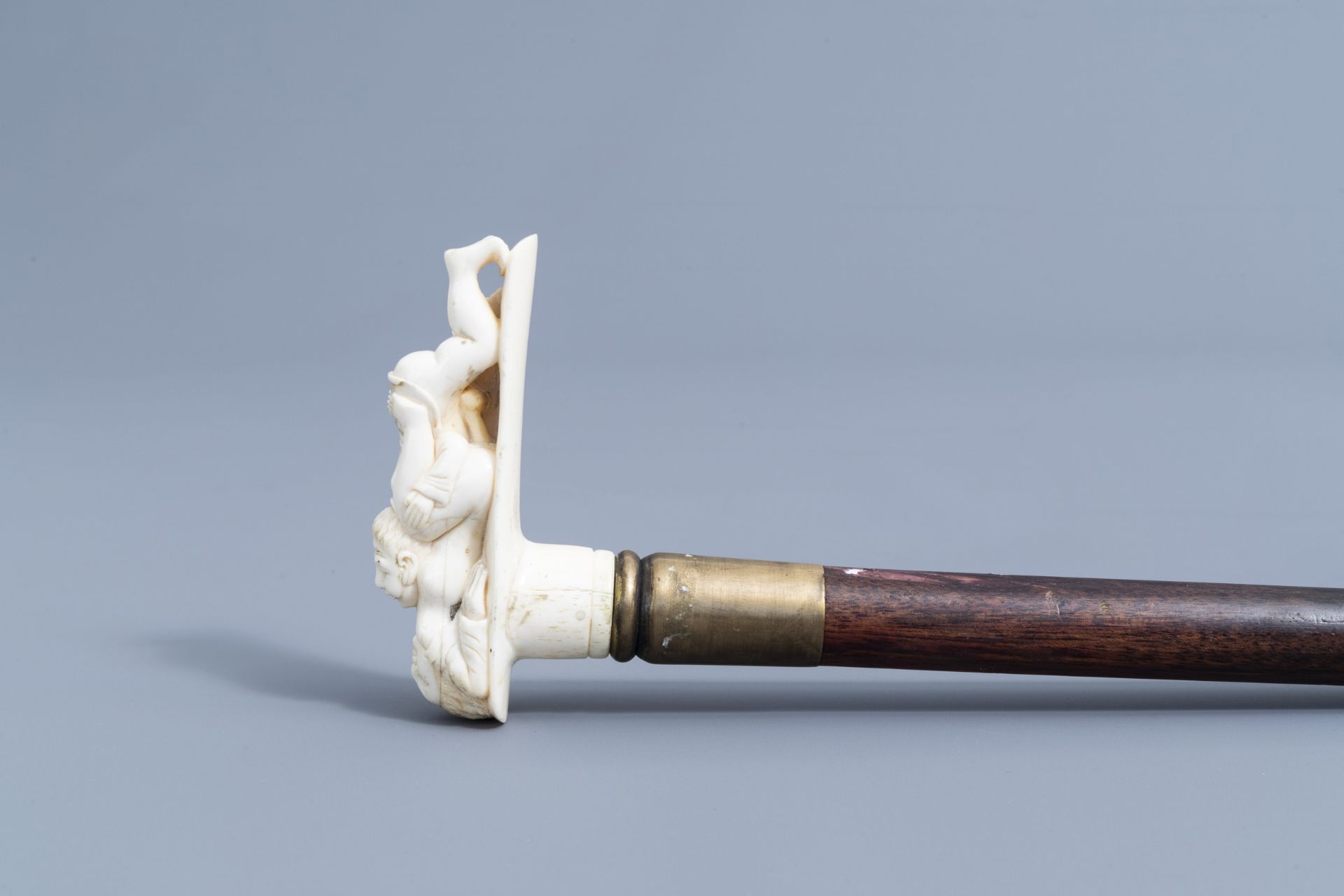 A Japanese erotic ivory handled walking stick, Meiji, ca. 1900 - Image 7 of 8