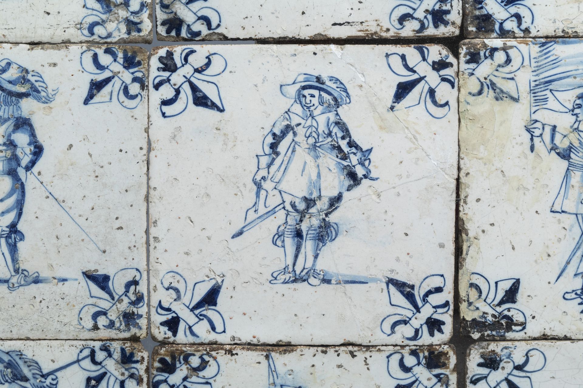 Sixteen Dutch Delft blue and white tiles with soldiers, 17th C. - Image 3 of 5