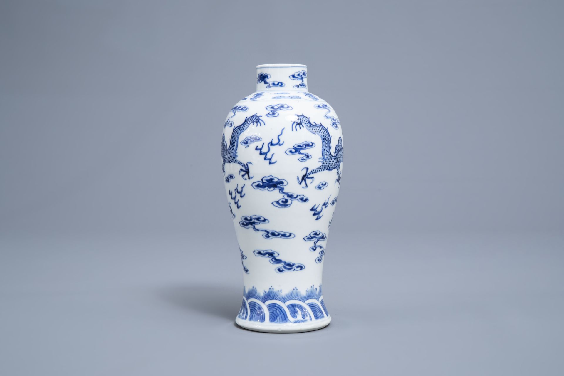 A varied collection of Chinese blue, white and famille rose porcelain, 18th C. and later - Image 31 of 42