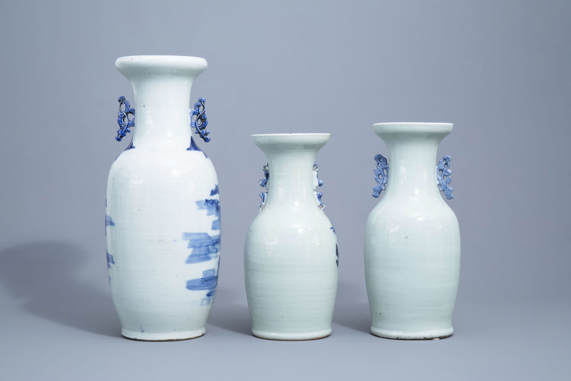 A Chinese blue and white landscape vase and four celadon vases, 19th/20th C. - Image 4 of 13