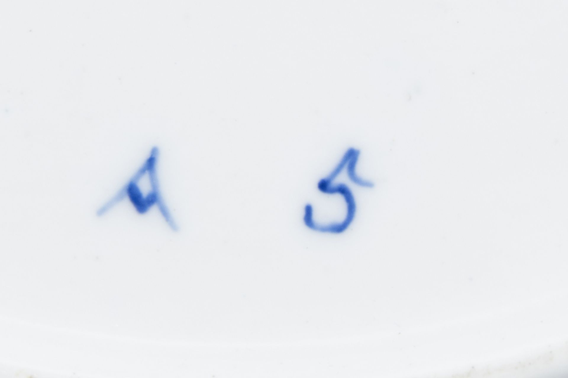 A 93-piece blue and white Tournai porcelain part service, 19th C. - Bild 12 aus 14