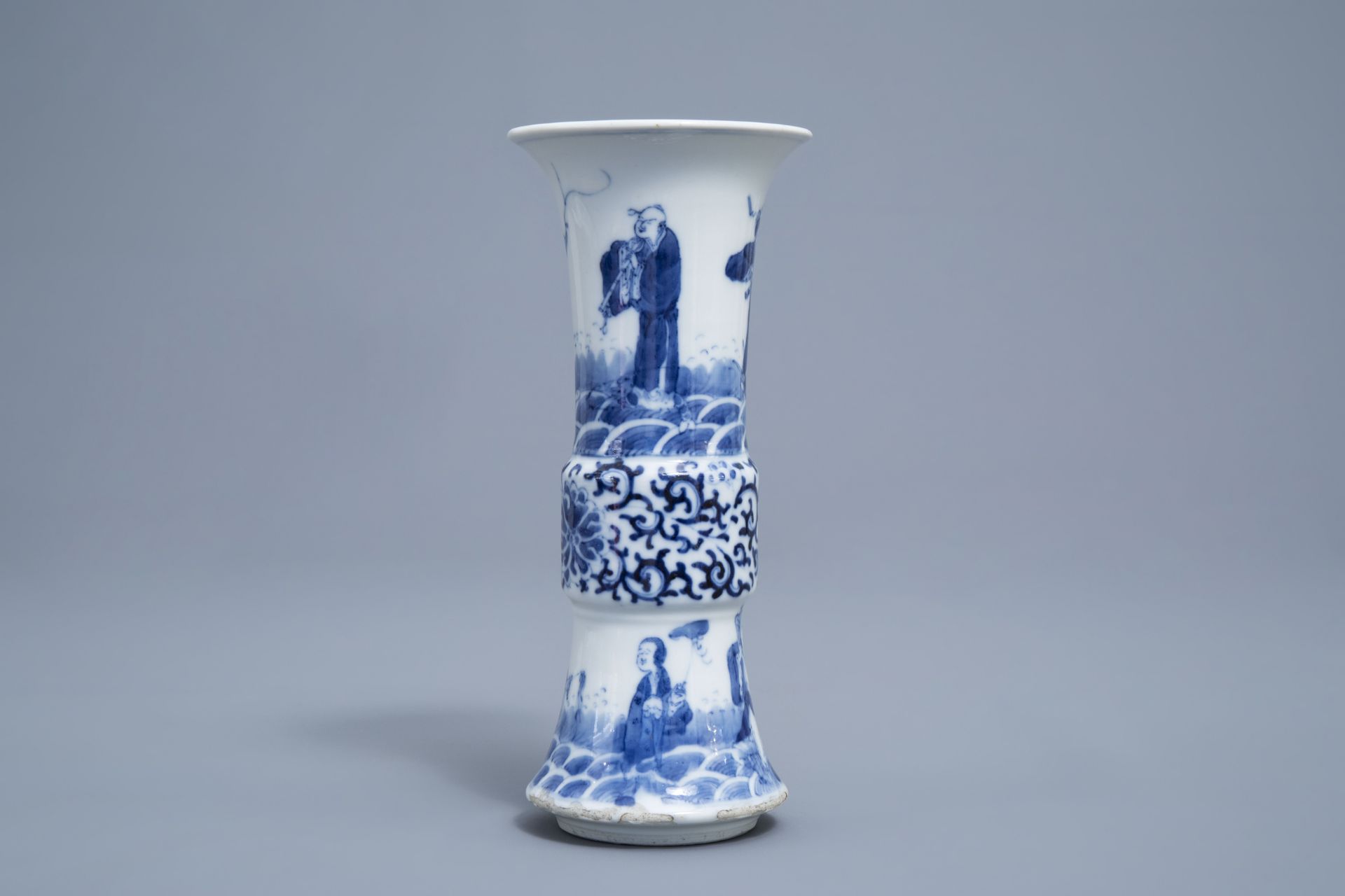 A Chinese blue and white charger and a gu 'Immortals' vase, Kangxi mark, 18th/19th C. - Image 12 of 18