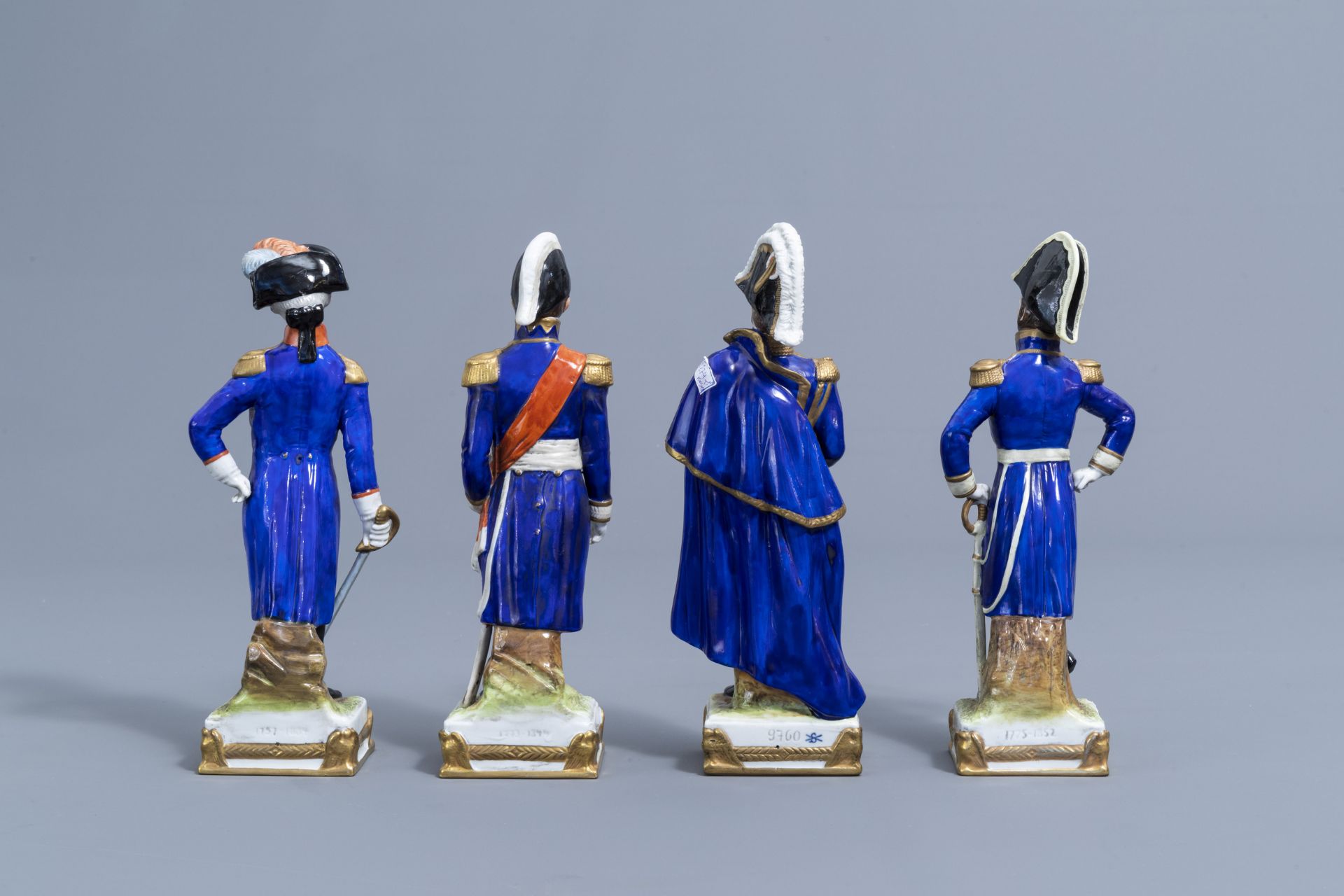 Sixteen figures from Napoleon's army in polychrome Saxon porcelain, Scheibe-Alsbach mark, 20th C. - Image 14 of 42