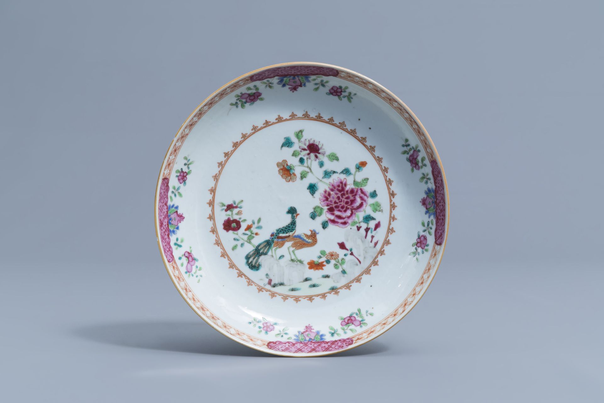 A Chinese blue and white tureen on stand, a famille rose and a Canton plate, 18th/19th C. - Image 4 of 13