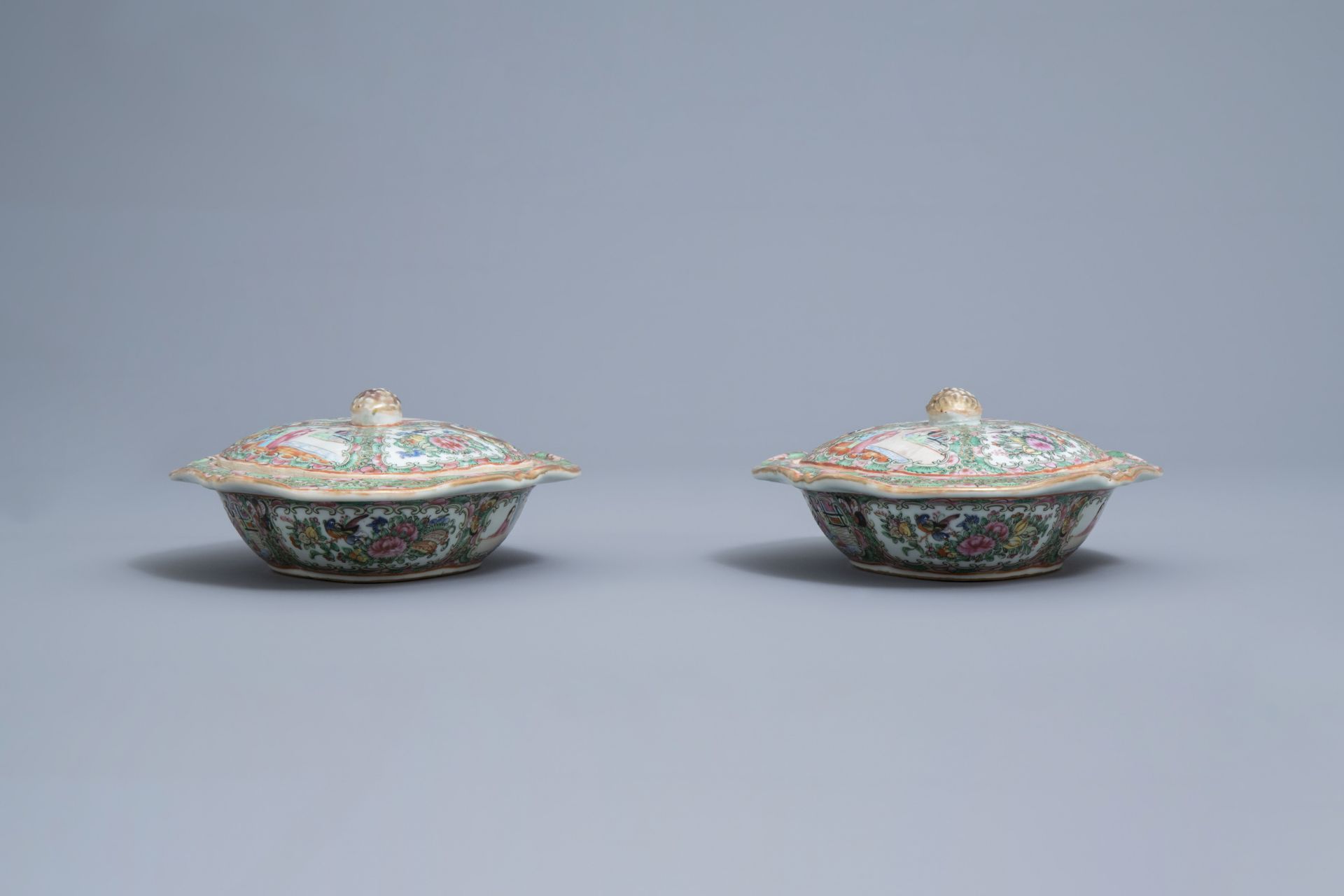 A pair of Chinese Canton famille rose lobed tureens and covers, 19th/20th C. - Image 3 of 4