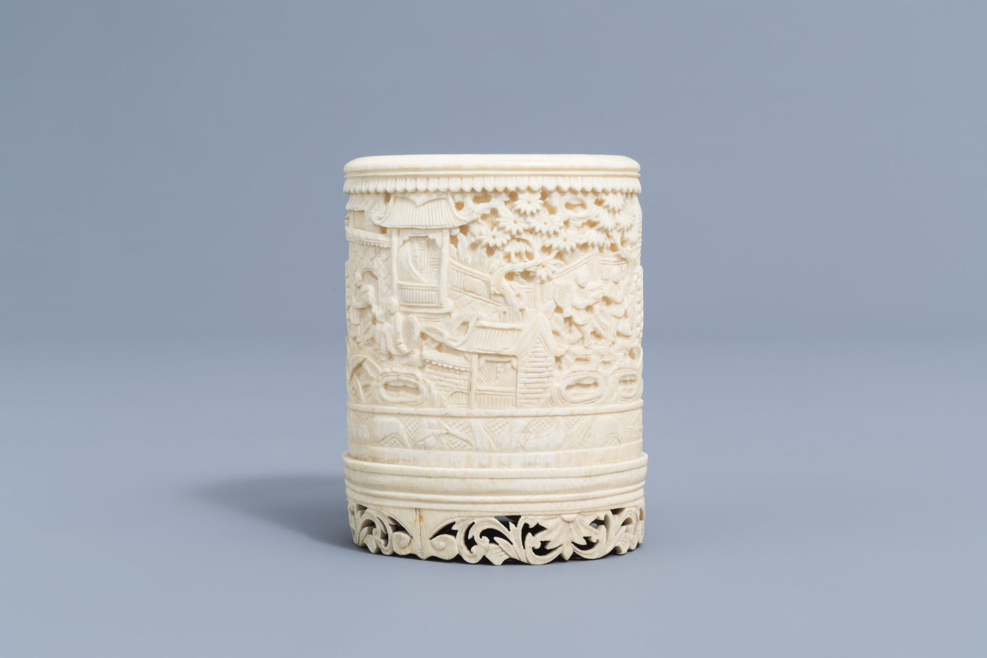 A Chinese richly carved ivory brush pot, Canton, 19th C. - Image 2 of 8