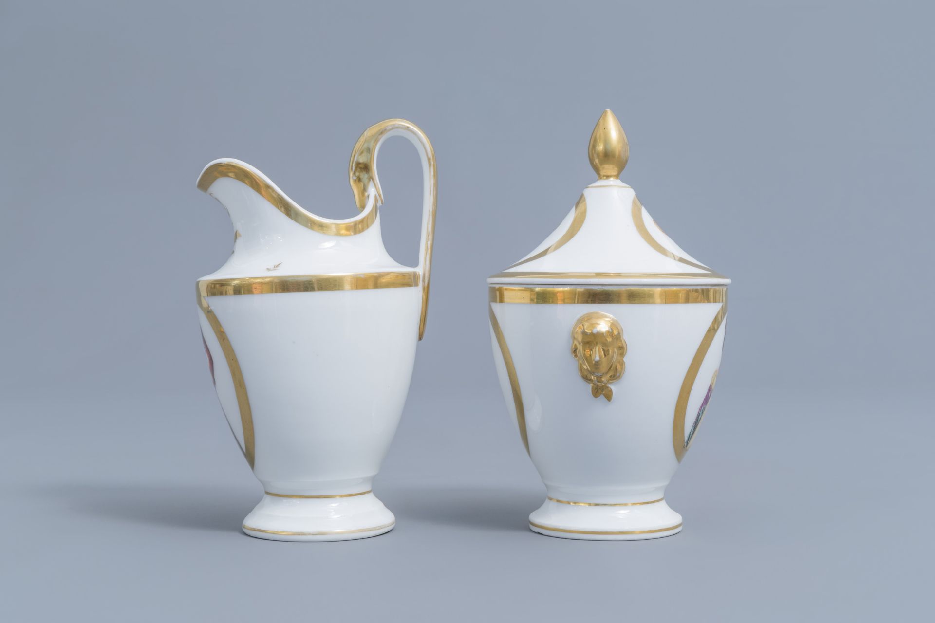 A 25-piece Paris porcelain coffee and tea service with First French Empire ladies portraits, 19th C. - Image 22 of 70