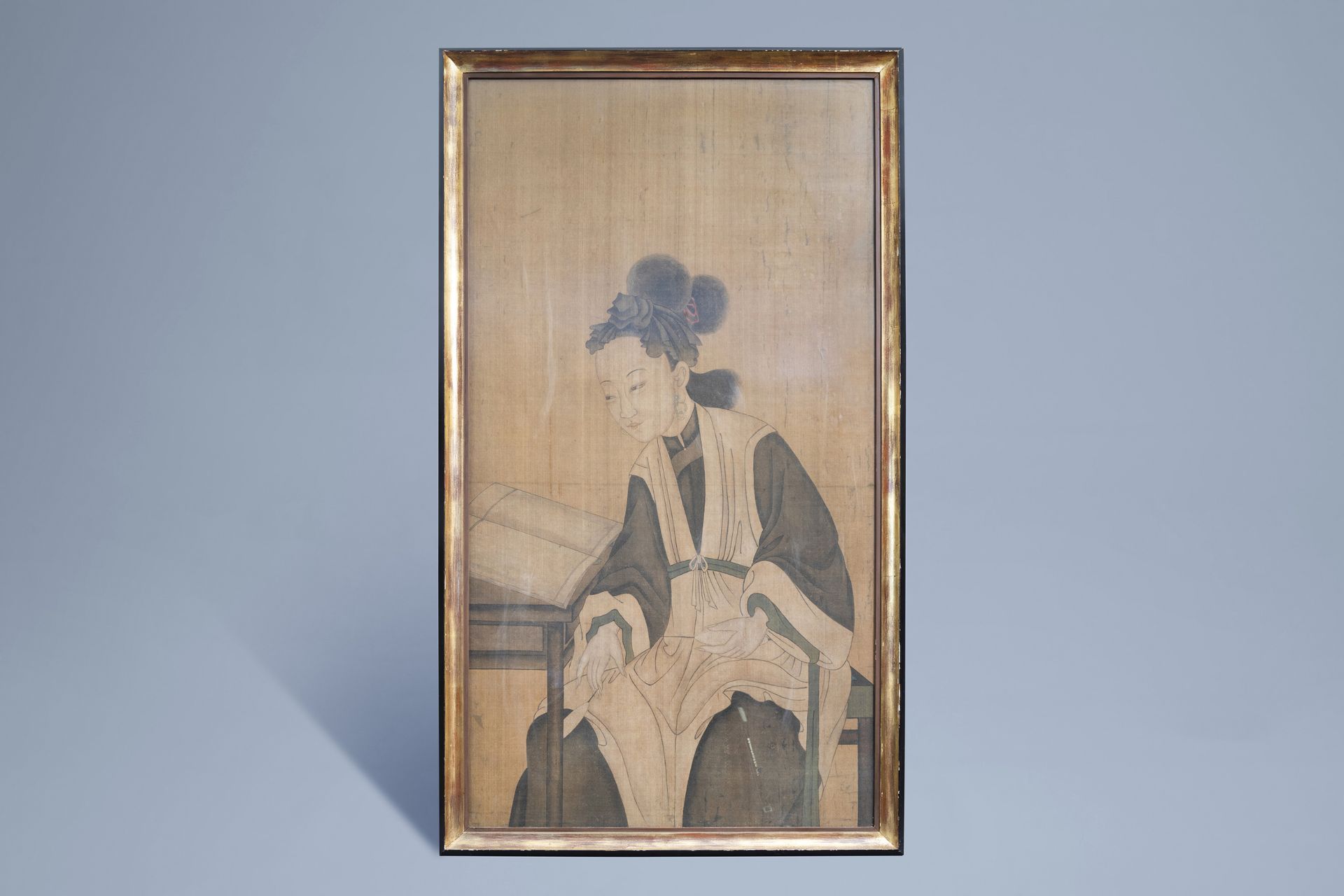 Chinese school, ink and colours on silk, 18/19th C.: A reading lady - Image 2 of 4