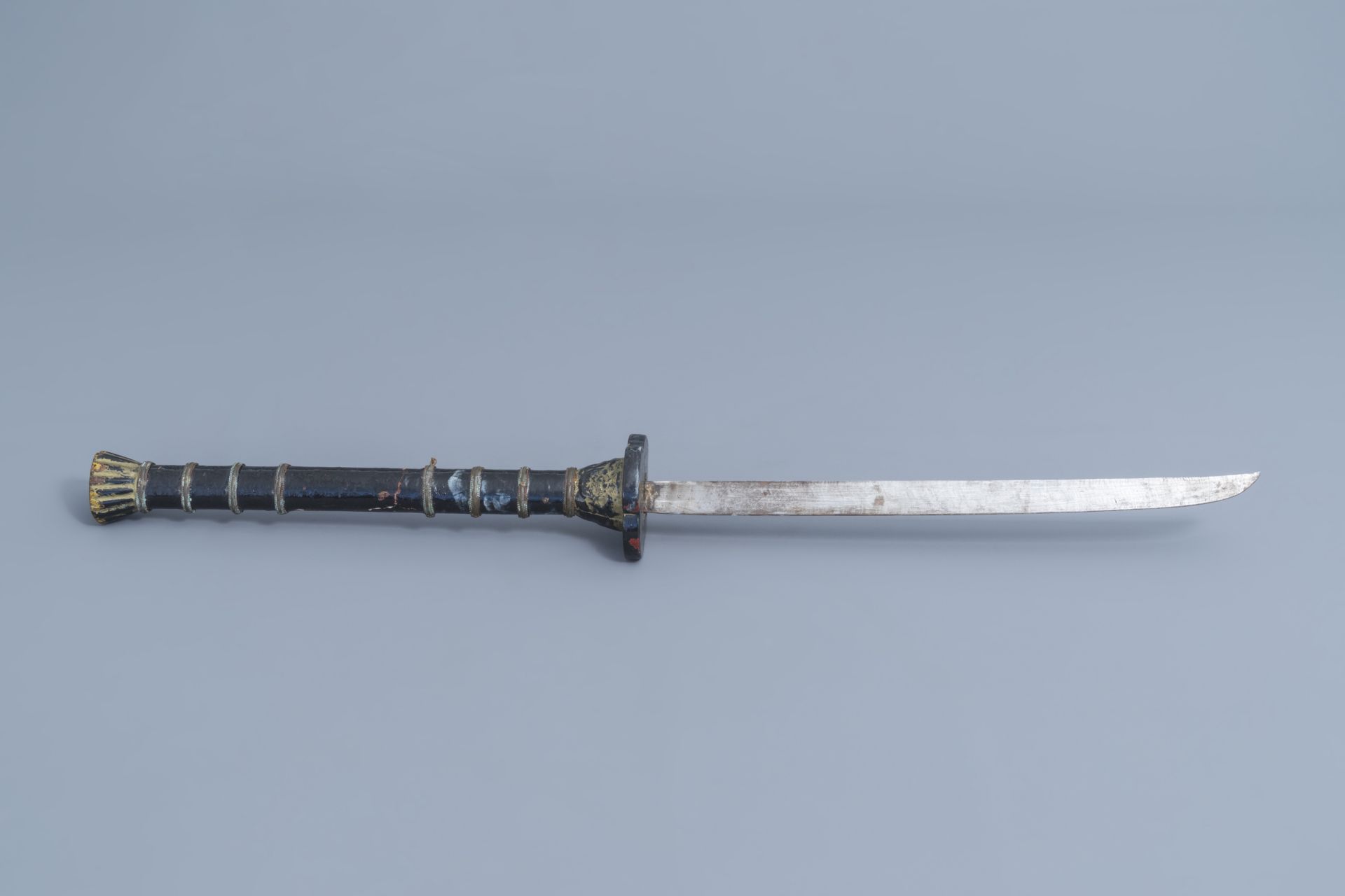 A large sword with scabbard in black lacquered wood with mother-of-pearl, China or Vietnam, 19th C. - Image 4 of 8