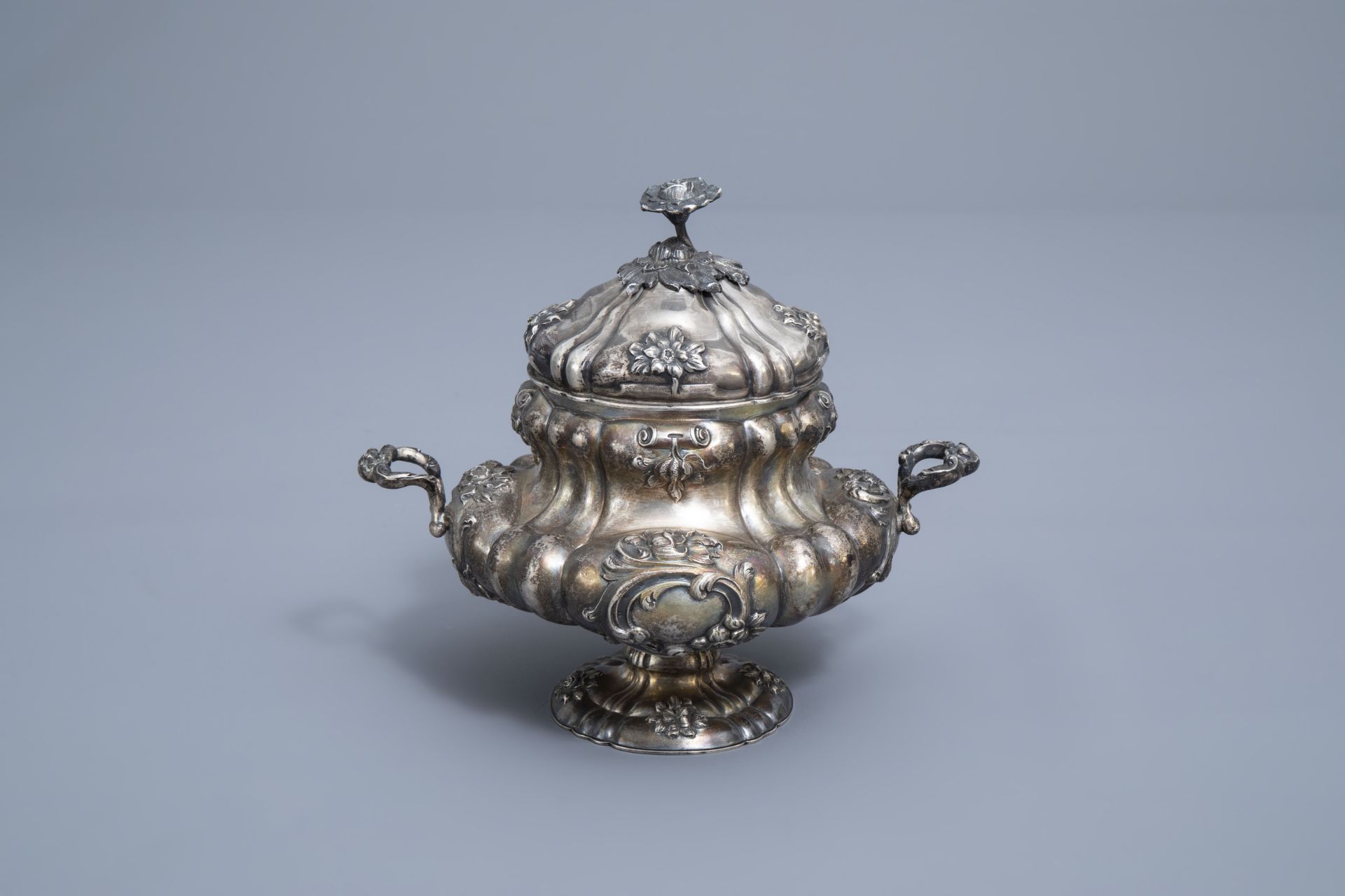 A Belgian silver sugar bowl with relief design, mark Wolfers, 833/000, Brussels, 19th C. - Image 2 of 11