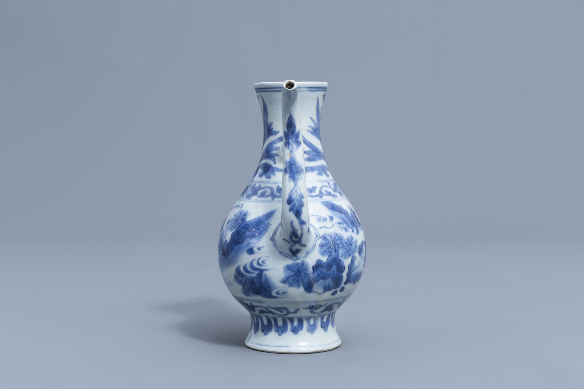 A Chinese blue and white ewer with figures in a landscape, Transitional period, 17th C. - Image 6 of 8