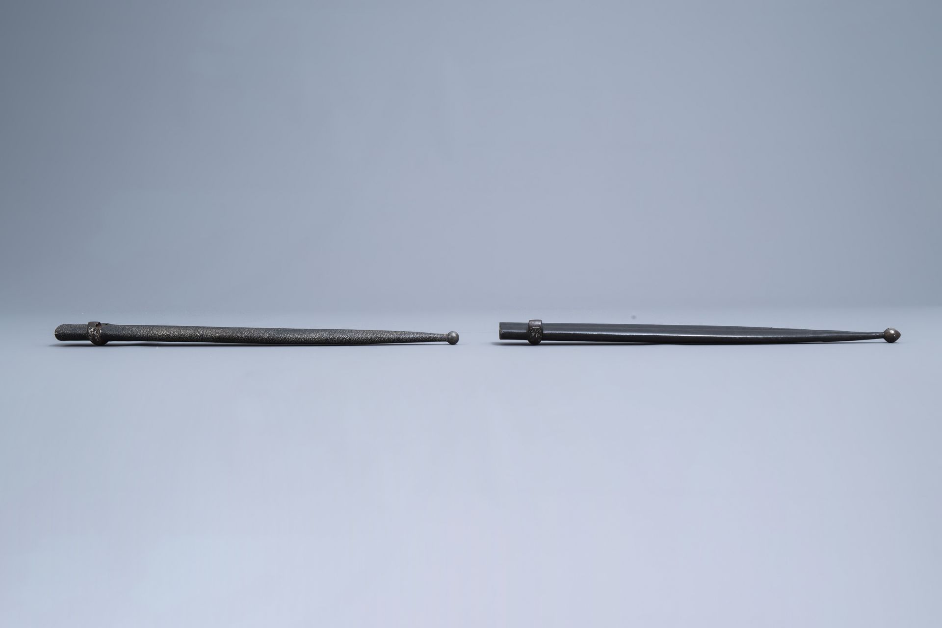 Two Caucasian 'kindjal' daggers with accompanying scabbard, 19th/20th C. - Image 5 of 17