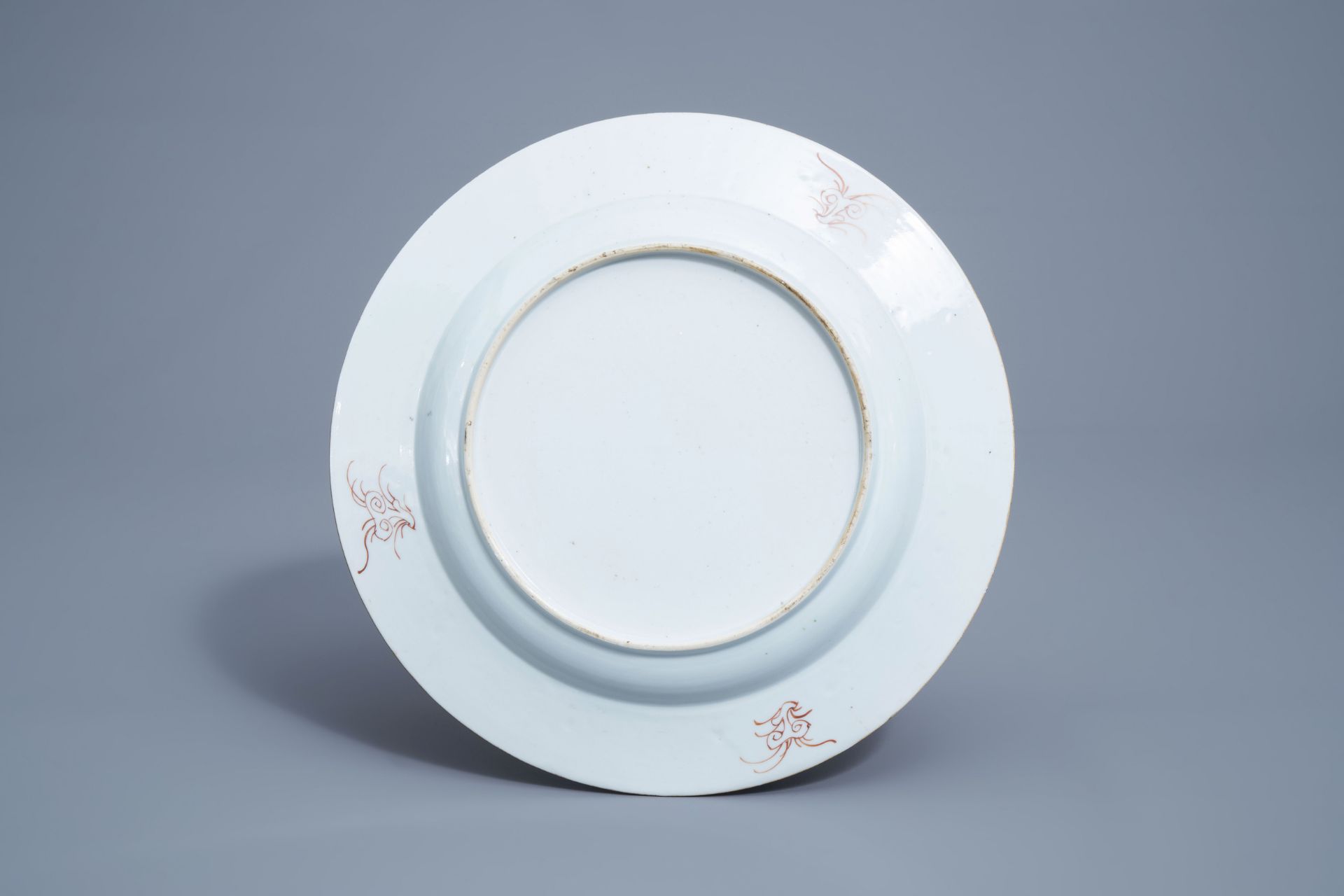 A Chinese verte-Imari charger with a flower vase and floral design, Yongzheng - Image 4 of 4