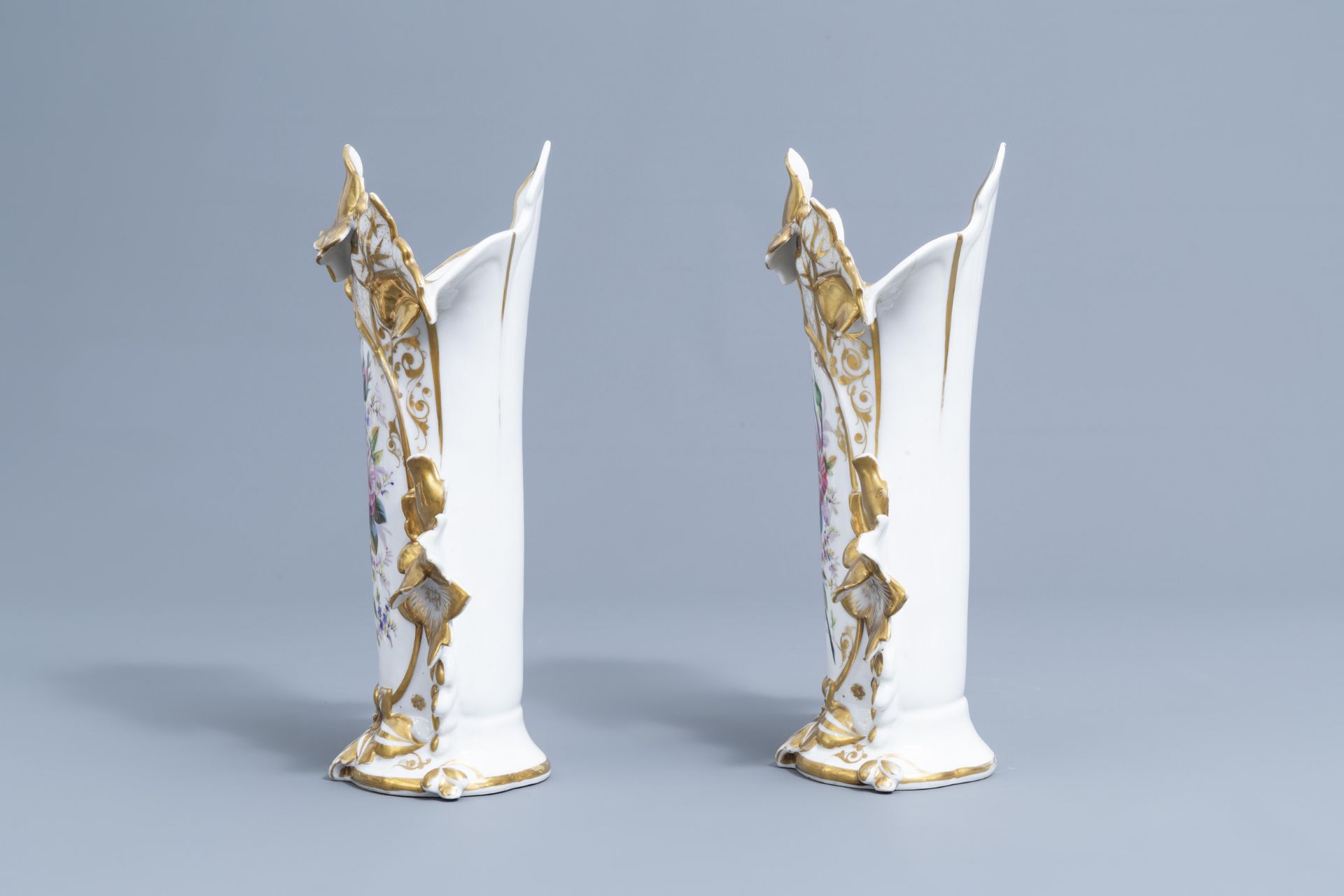 Two pairs of gilt and polychrome Paris porcelain vases and a 'chinoiserie' vase, 19th C. - Image 11 of 48