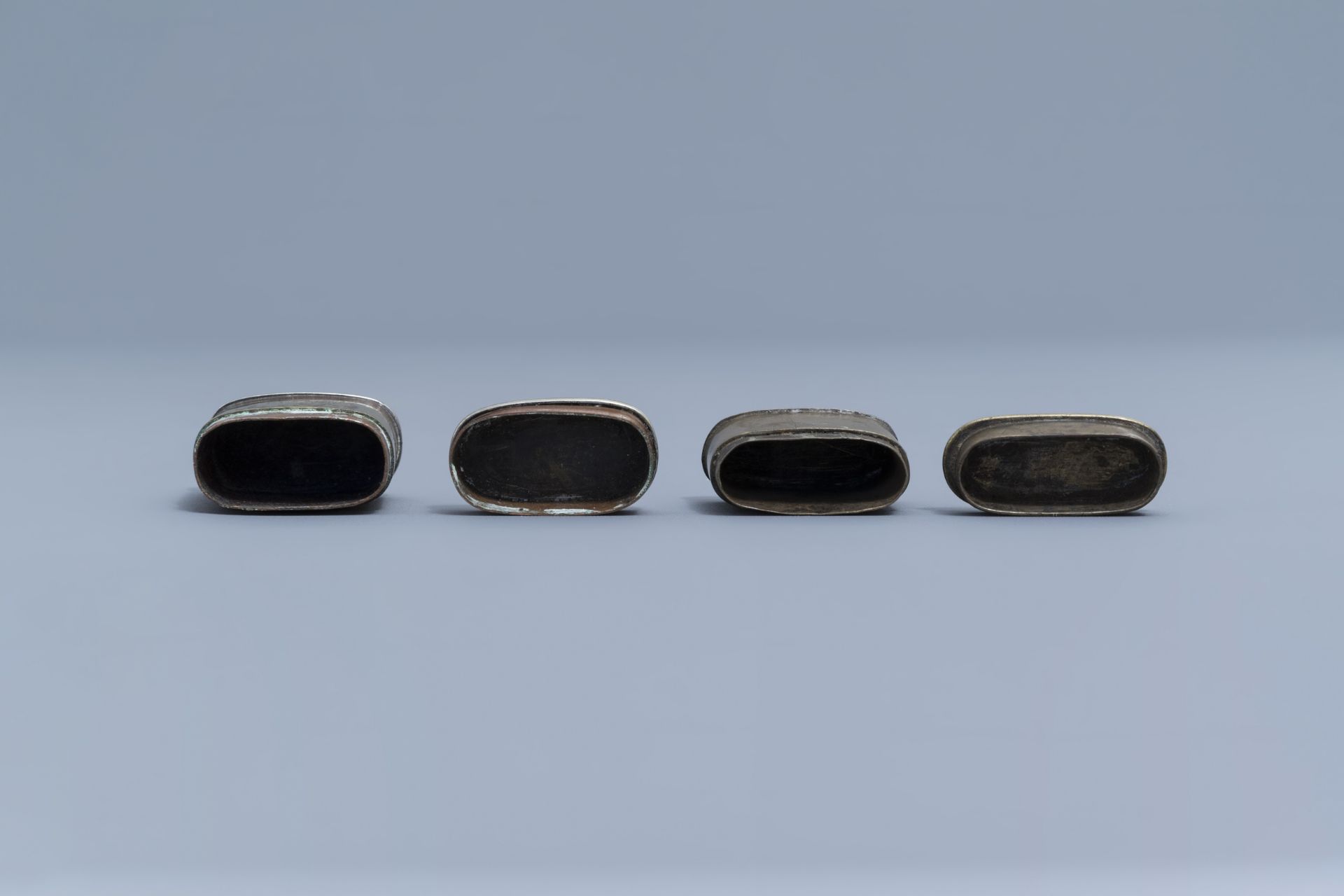 A collection of five silver, paktong, brass and horn opium boxes and covers, 19th/20th C. - Image 14 of 15