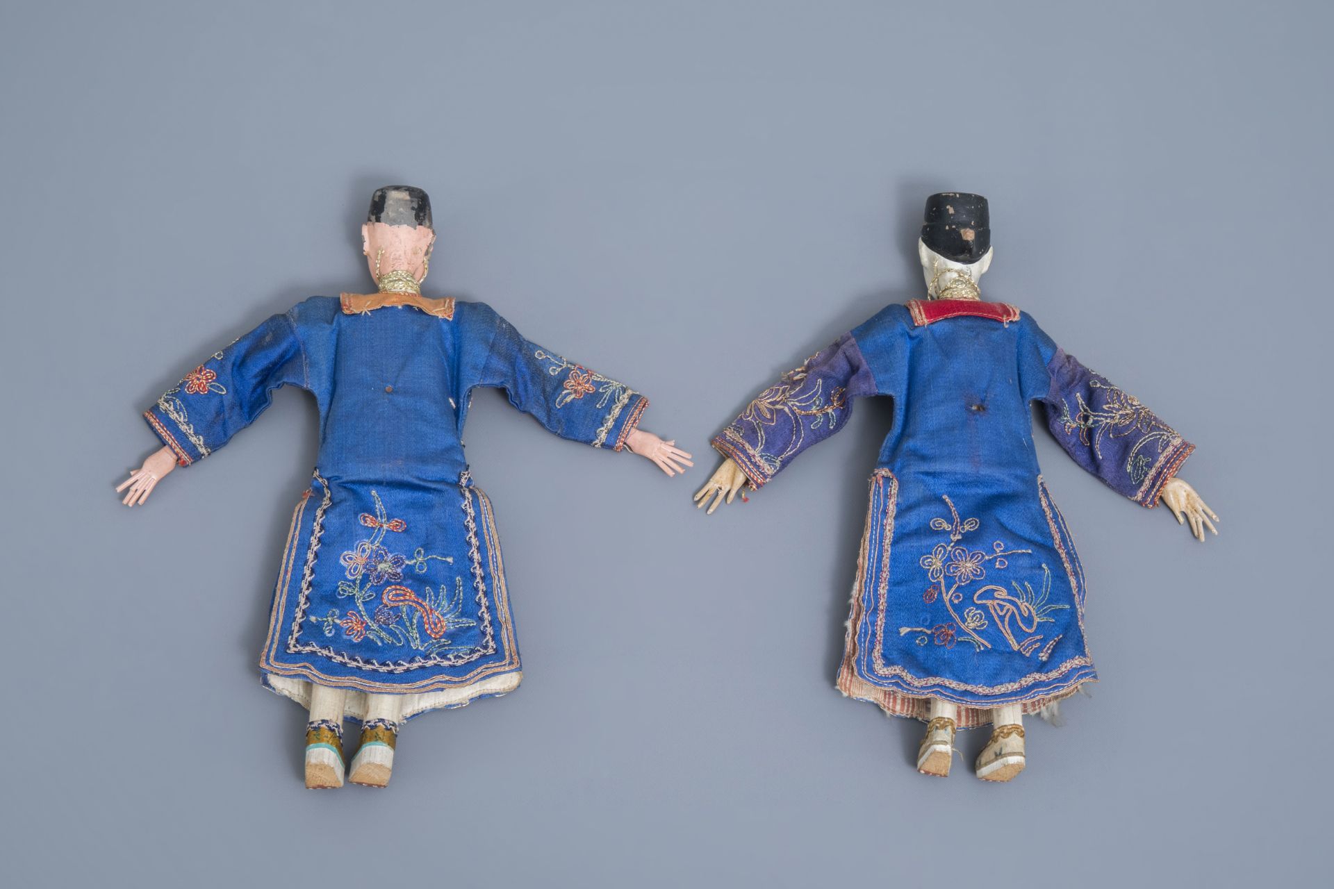 Two Chinese wooden opera or theater dolls, 19th C. - Image 3 of 8