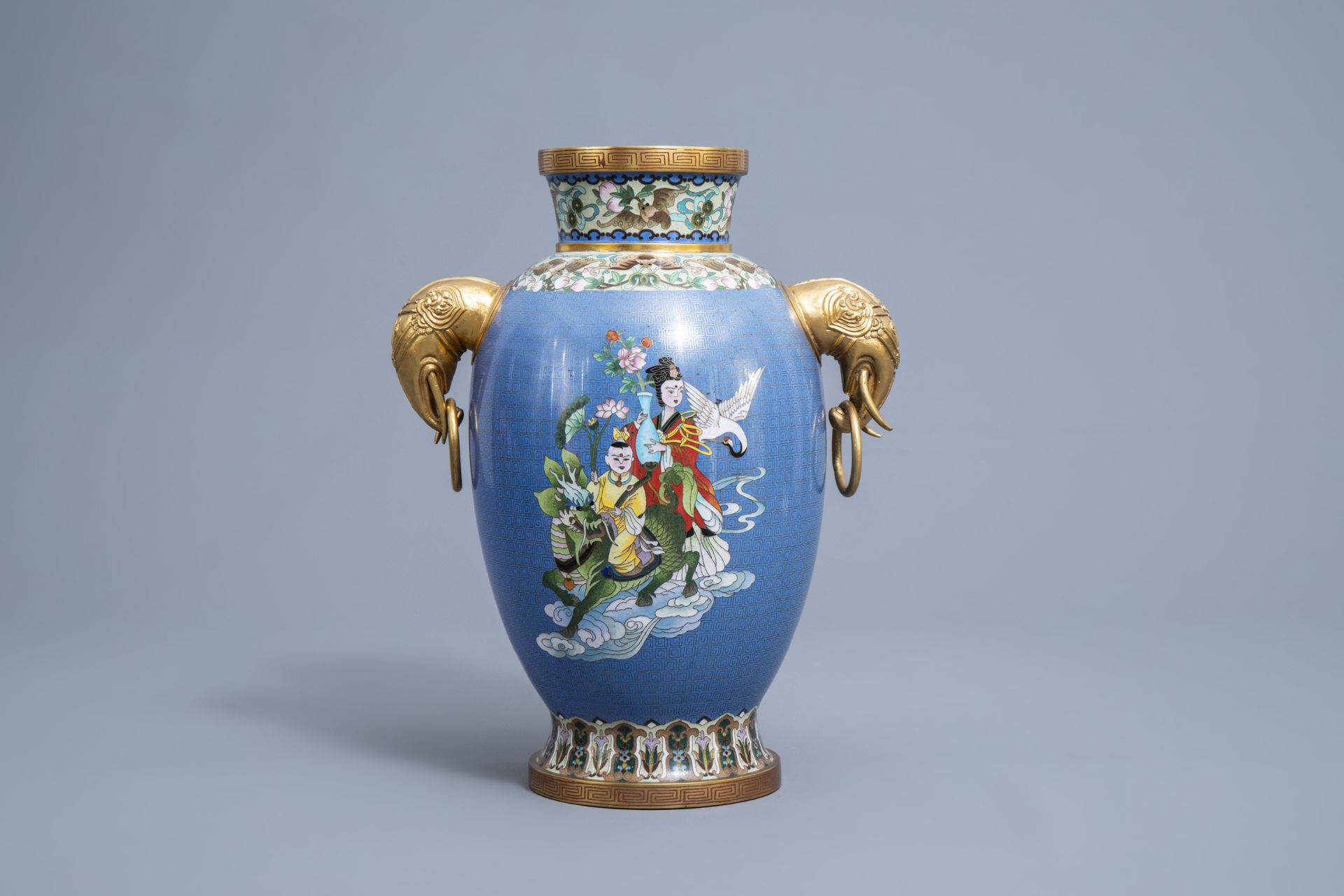 A Chinese cloisonne 'immortals' vase, 20th C. - Image 4 of 7