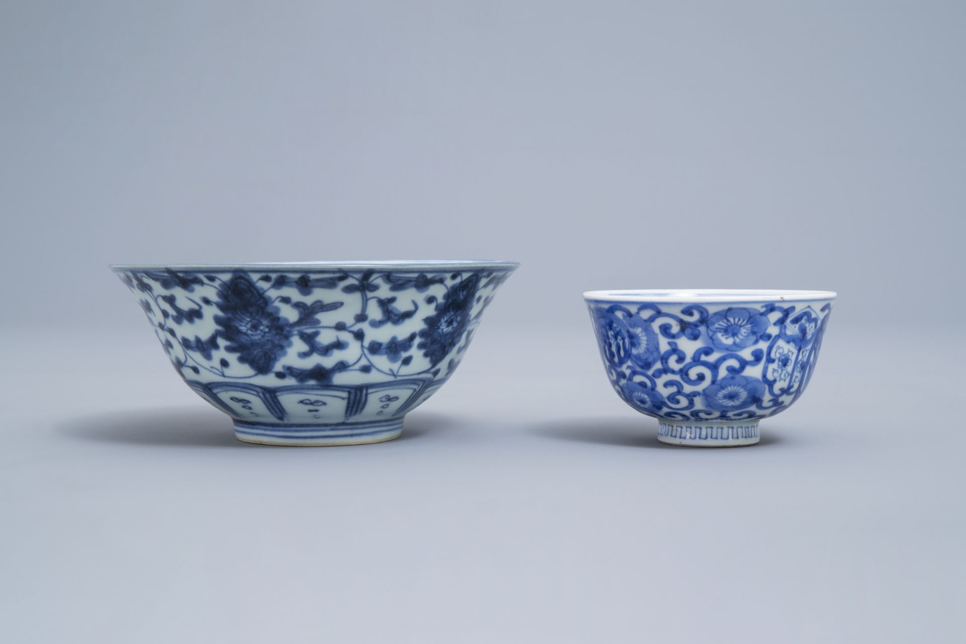 A varied collection of Chinese blue and white bowls and saucers, Ming and later - Image 22 of 30