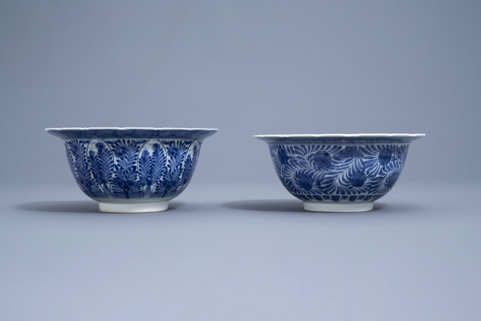 Two Japanese blue and white Arita bowls with floral design, 19th C. - Image 4 of 7
