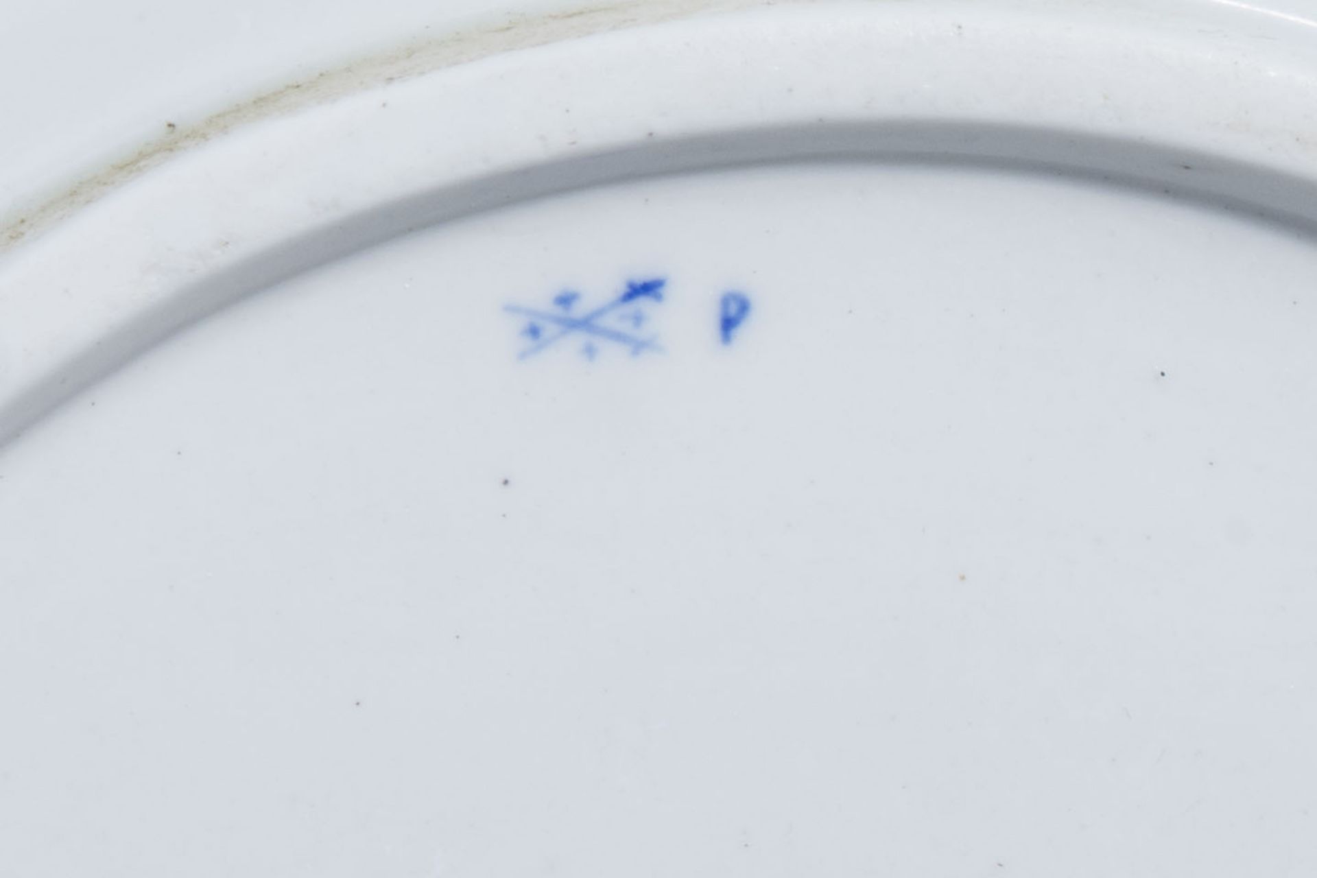 A large blue and white Tournai porcelain lobed charger with floral design, 19th C. - Image 5 of 6