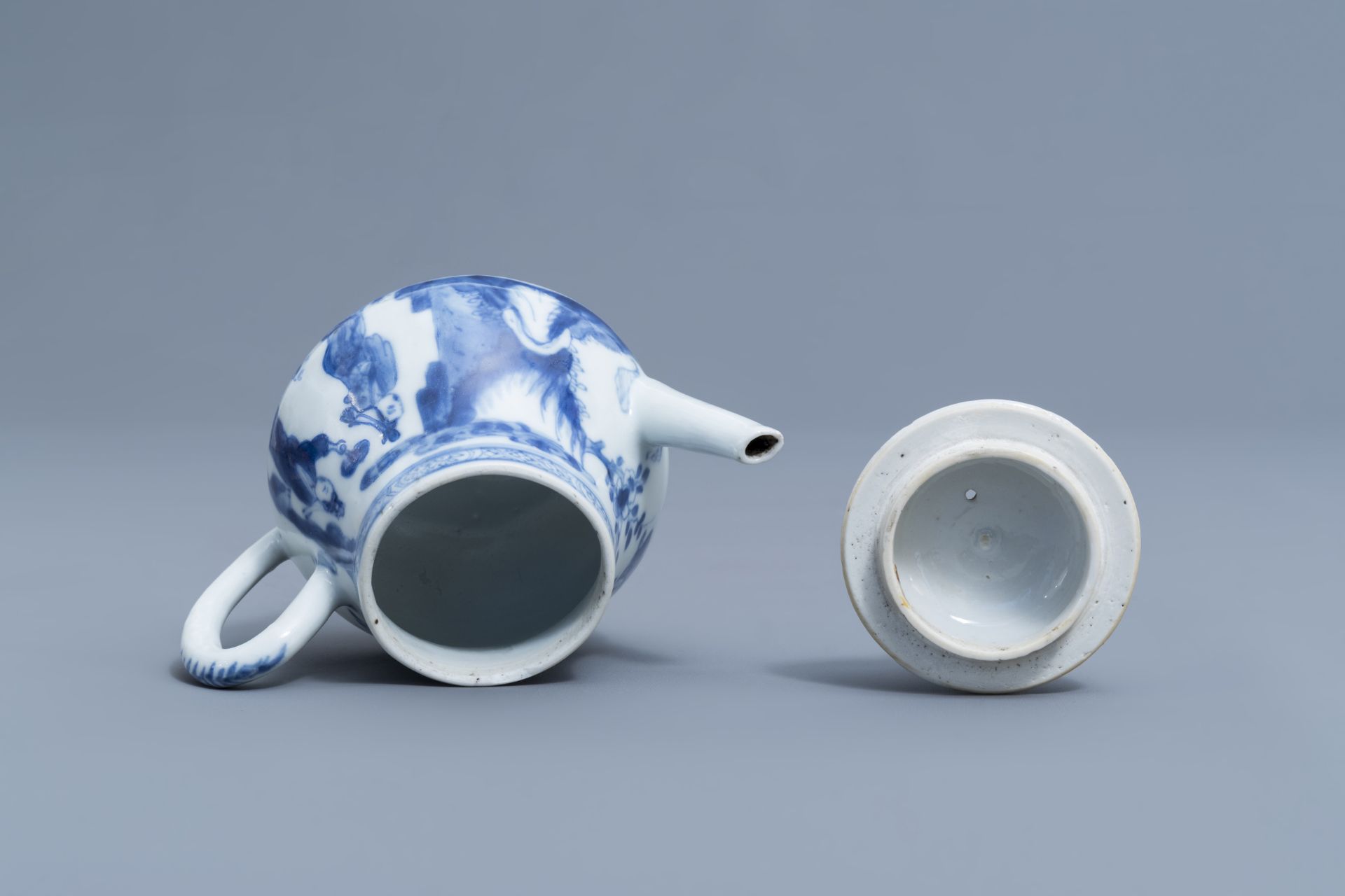 A Chinese blue and white 'Long Eliza' teapot and cover, Kangxi - Image 7 of 8