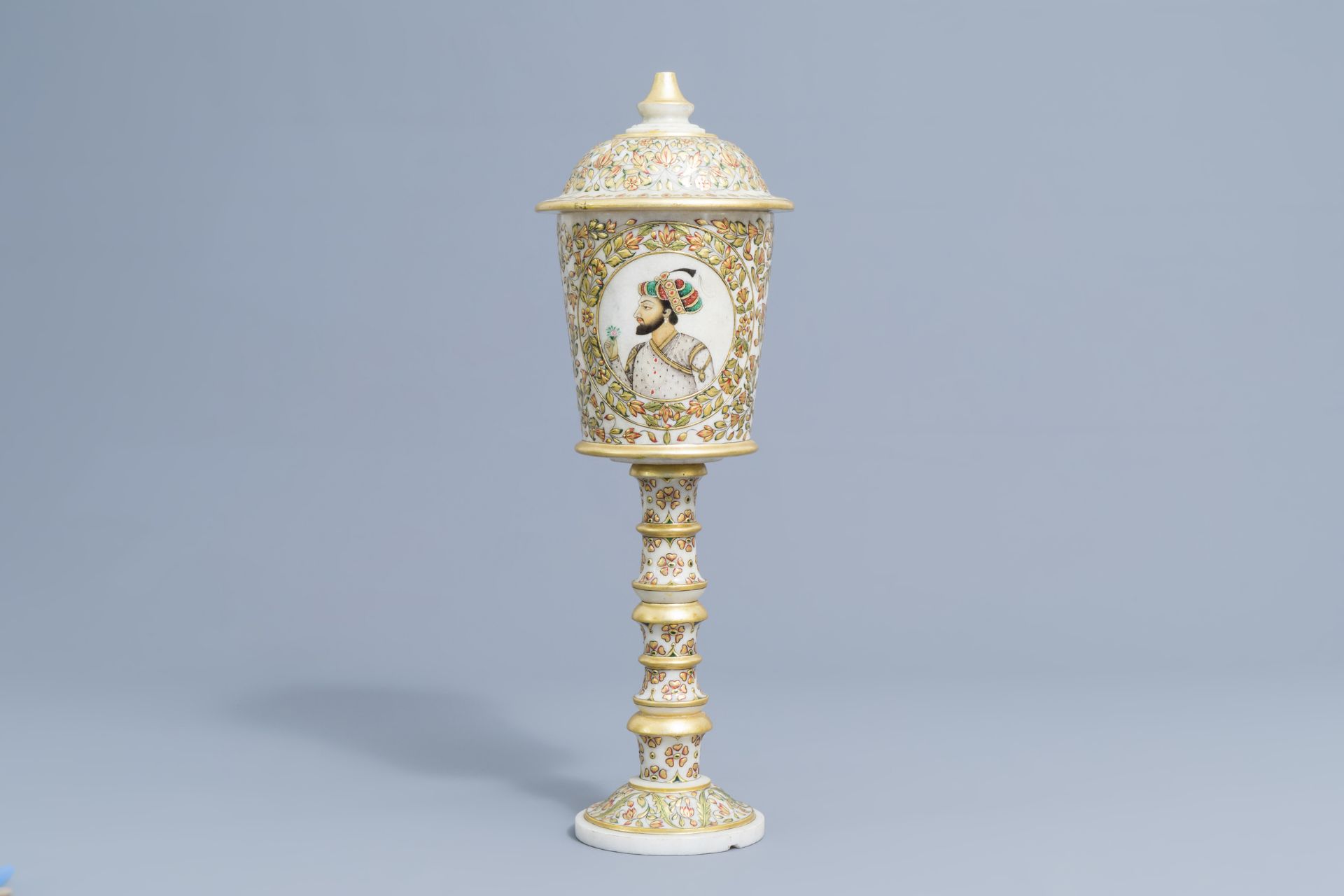A large Indian Mughal alabaster cup and cover with portrait miniatures, 19th/20th C. - Image 3 of 8