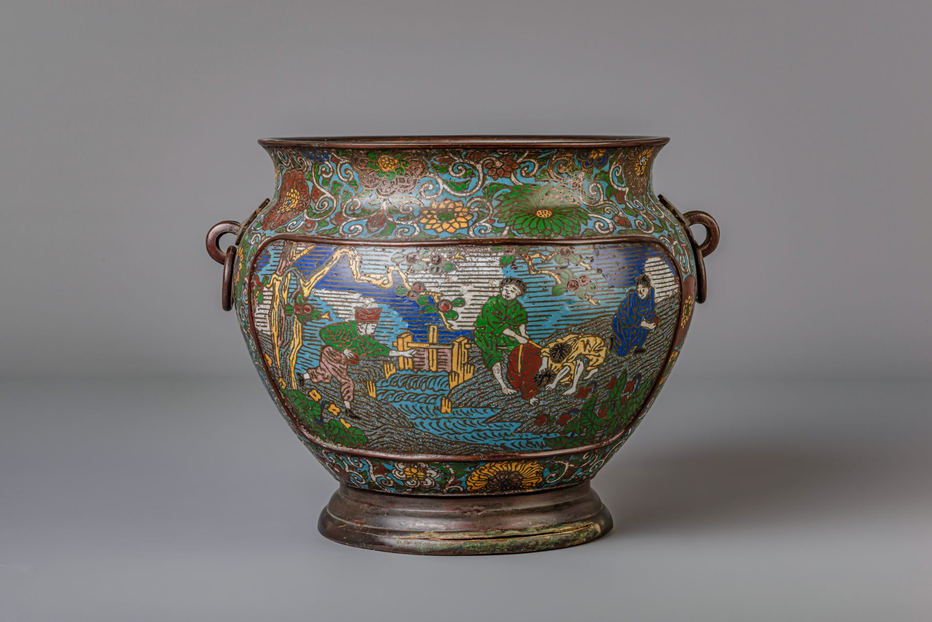 A Japanese vase, a censer and a jardiniere in champleve and cloisonne, Meiji, 19th/20th C. - Image 14 of 20