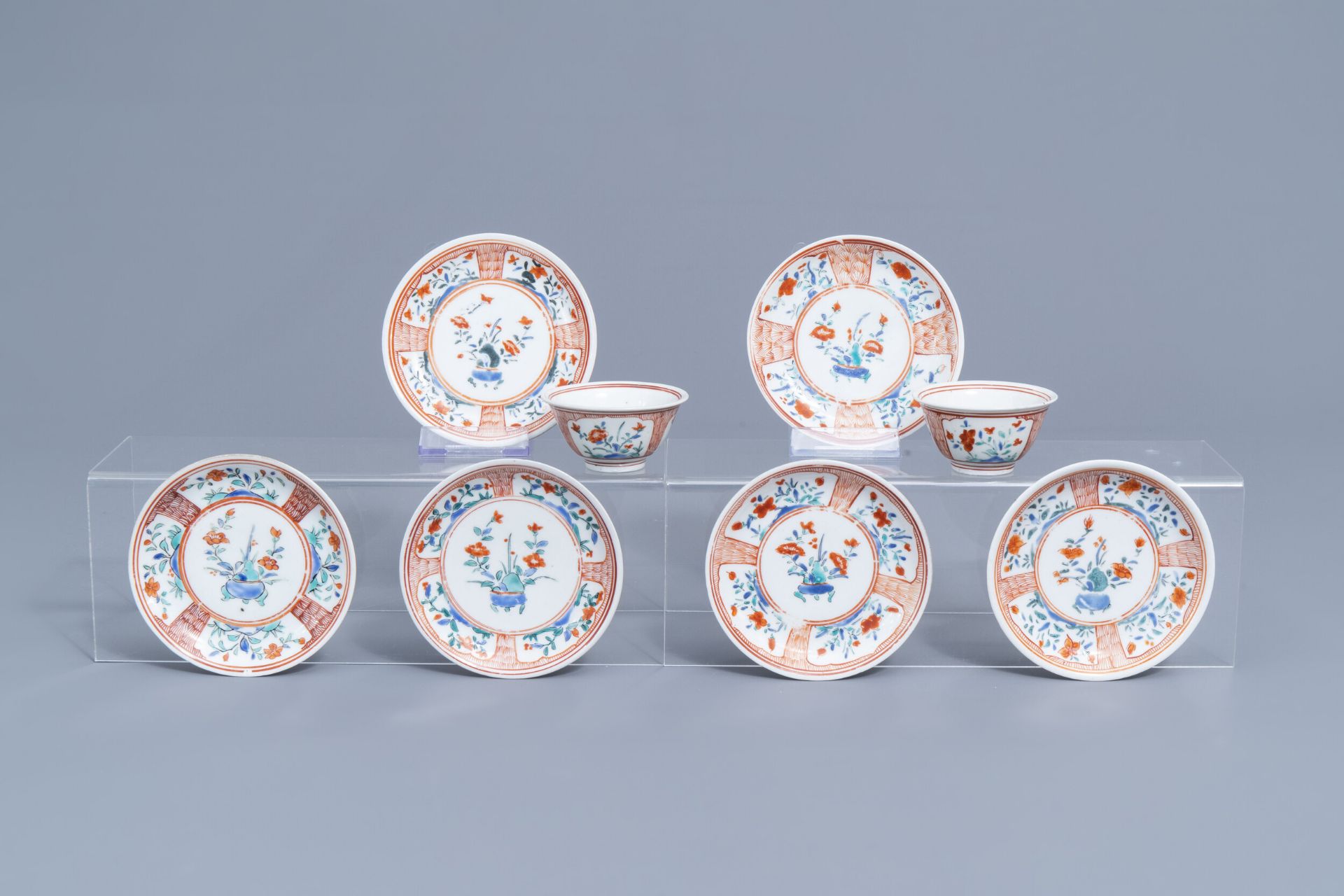 Six Japanese Kakiemon saucers and two cups with floral design, Edo, 18th C.