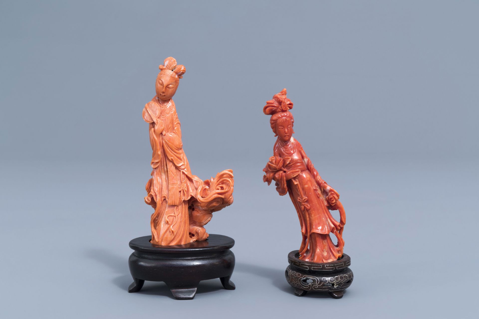 Two Chinese carved red coral figures of a lady, 19th/20th C. - Image 2 of 7