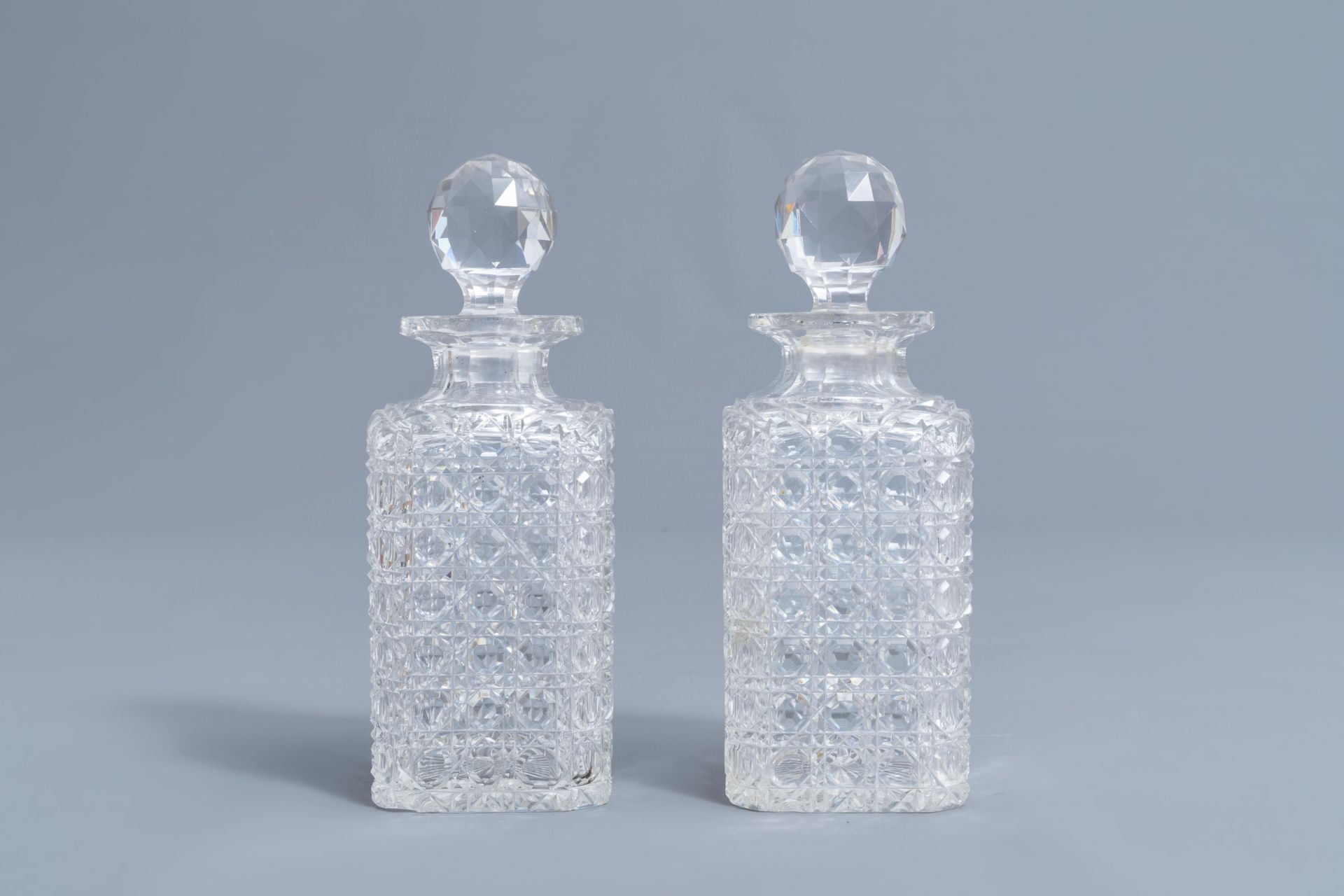 An English silver plated Betjemann's Tantalus with three cut crystal decanters, 20th C. - Image 12 of 19