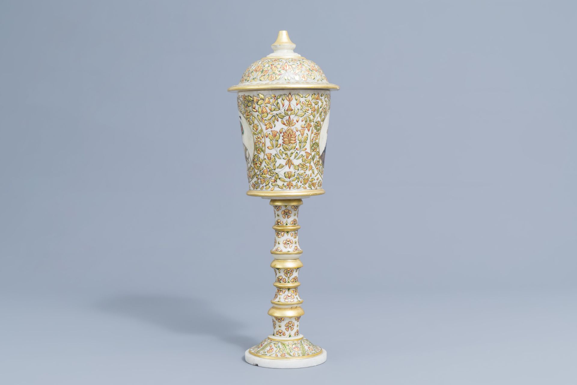 A large Indian Mughal alabaster cup and cover with portrait miniatures, 19th/20th C. - Image 4 of 8