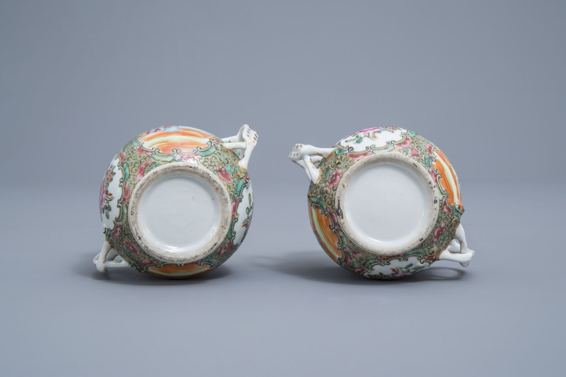 A varied collection of Chinse Canton and famille rose porcelain, 19th C. - Image 13 of 19