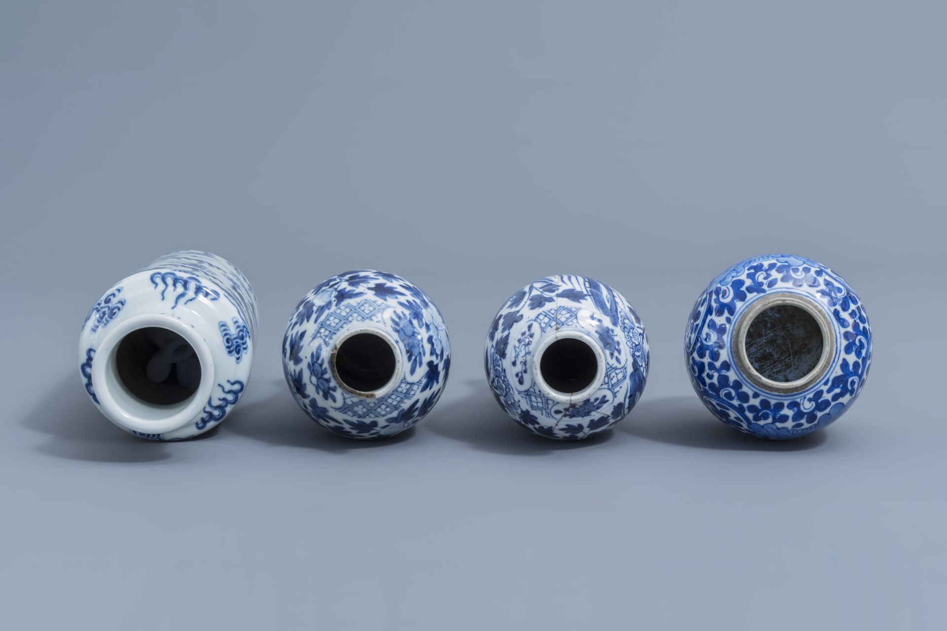 A varied collection of Chinese blue and white porcelain, 19th C. - Image 7 of 18