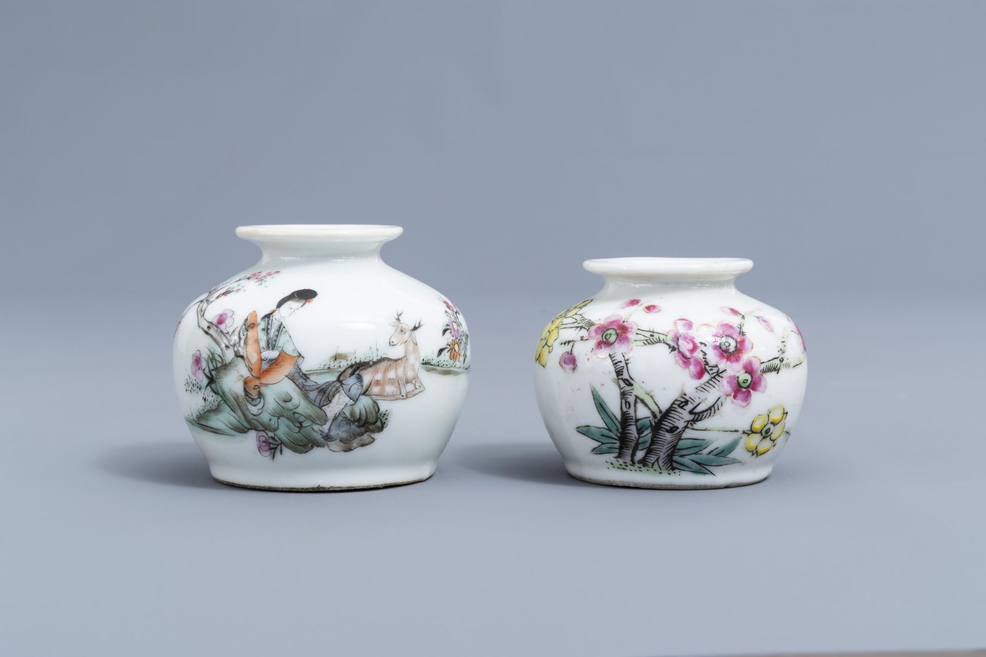 A varied collection of Chinese famille rose, iron red and blue and white porcelain, 19th/20th C. - Image 15 of 26