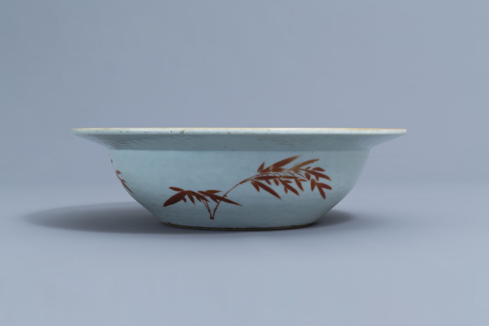 A Chinese famille rose bowl with birds among blossoming branches, 19th C. - Image 3 of 6