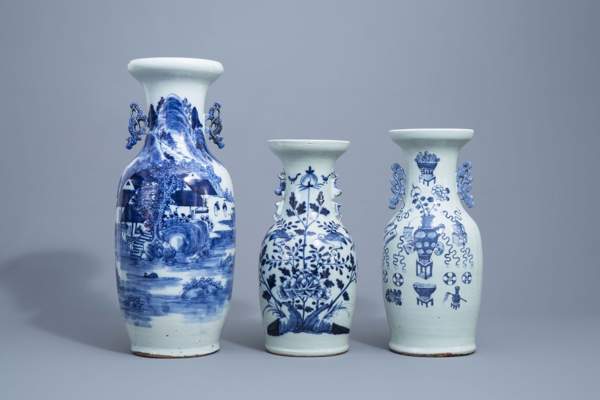 A Chinese blue and white landscape vase and four celadon vases, 19th/20th C. - Image 2 of 13