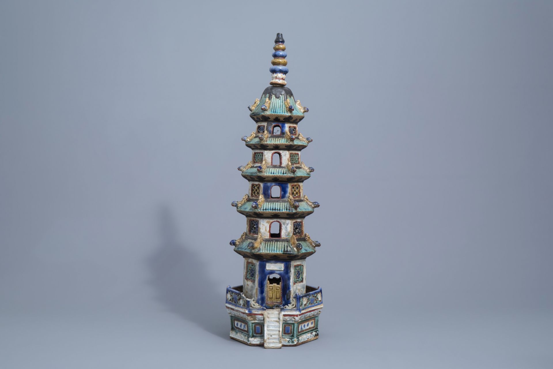A Chinese three-piece glazed pottery pagoda, 19th C. - Image 3 of 8
