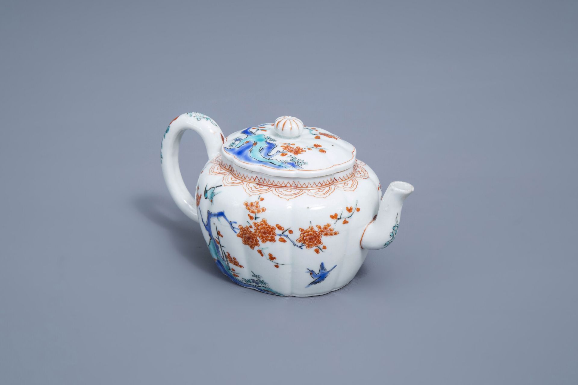 A lobed Japanese Kakiemon teapot and cover, Edo, 18th C.