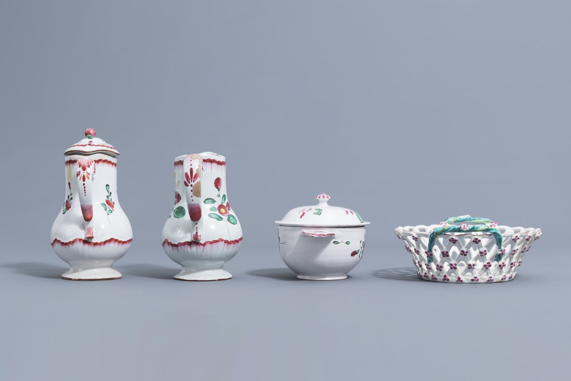 A collection of 17 pieces in faience de l'Est, France, 18th/19th C. - Image 14 of 34