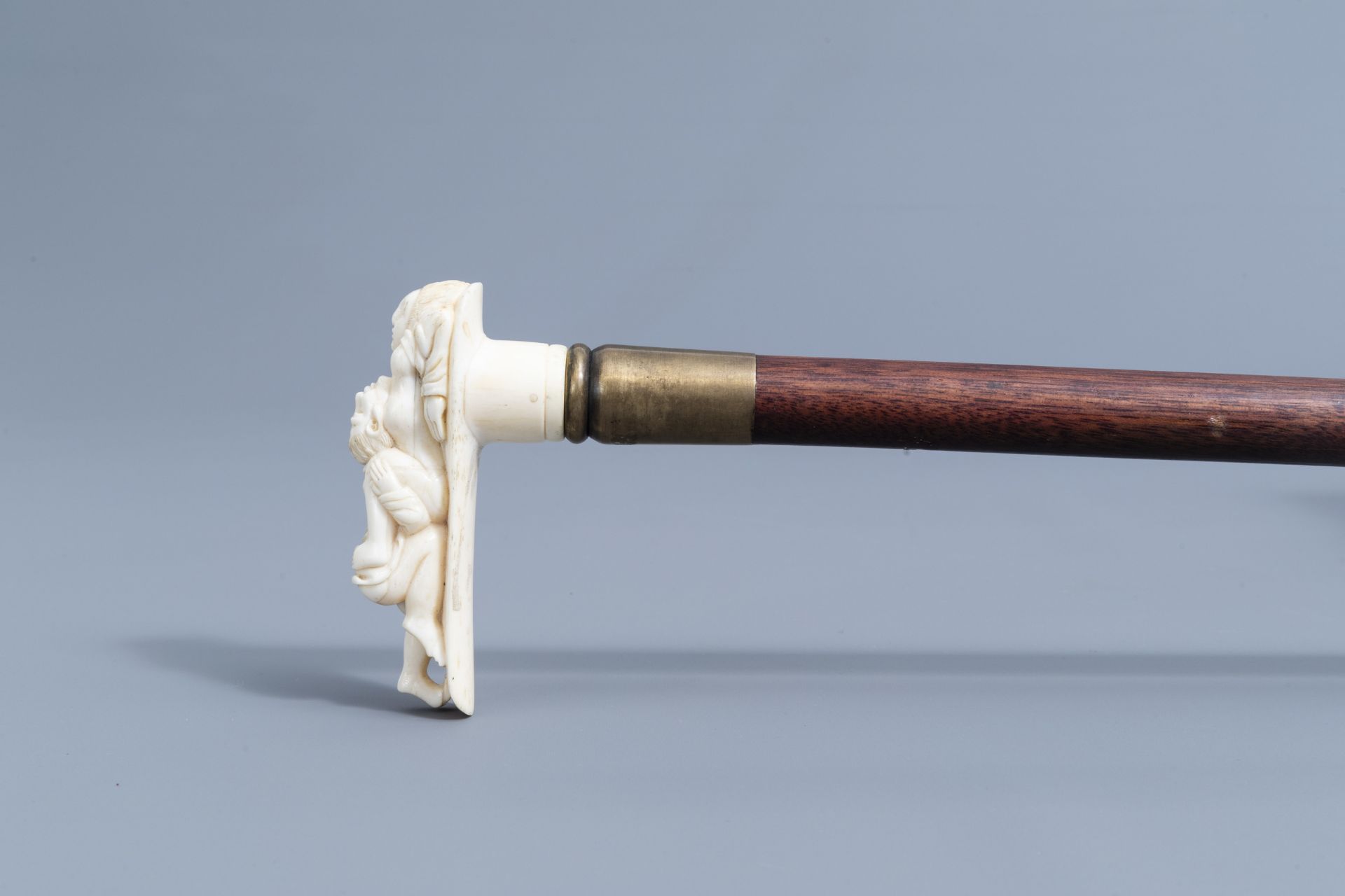 A Japanese erotic ivory handled walking stick, Meiji, ca. 1900 - Image 6 of 8