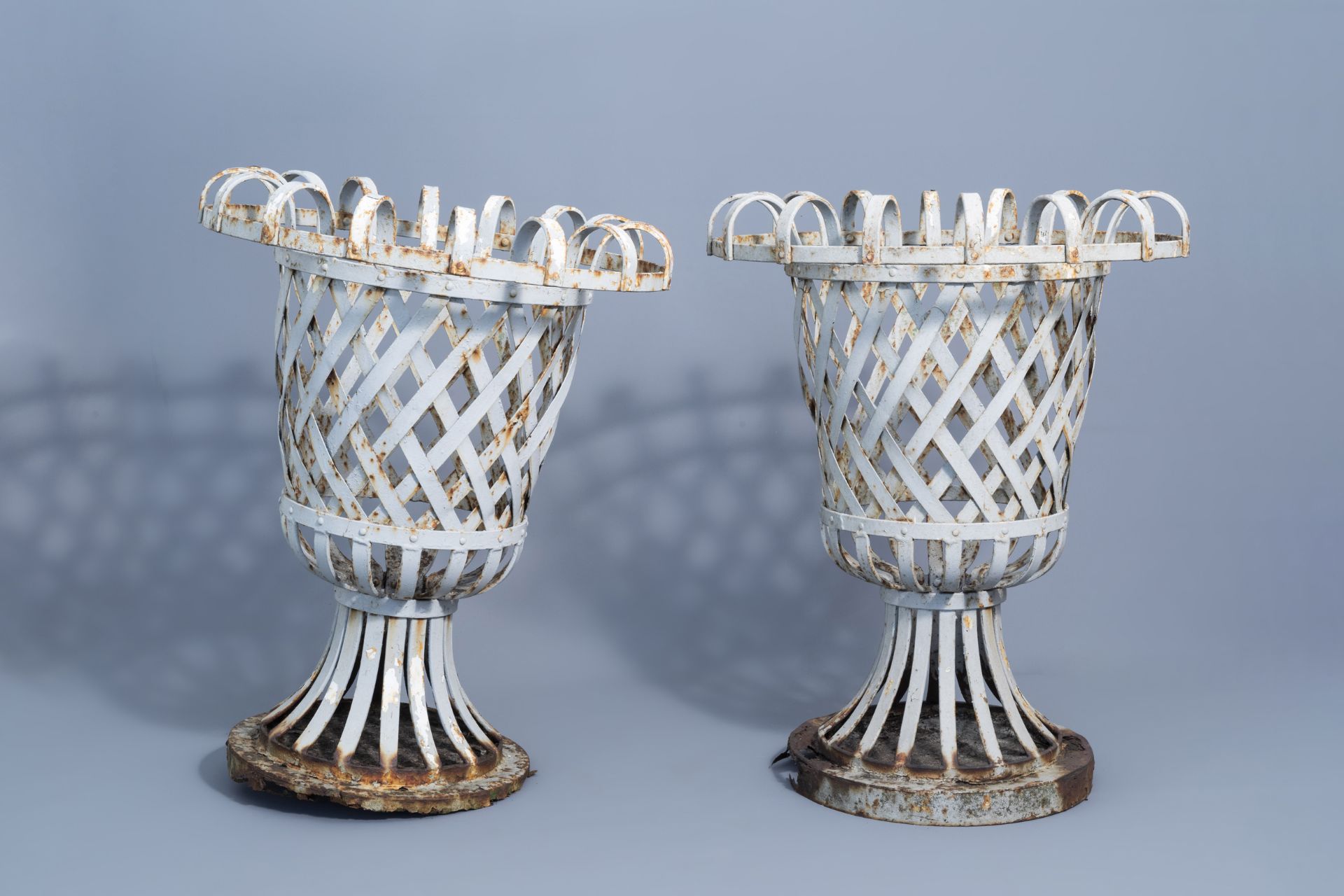 A pair of wrought iron reticulated garden urns, ca. 1900 - Image 2 of 6