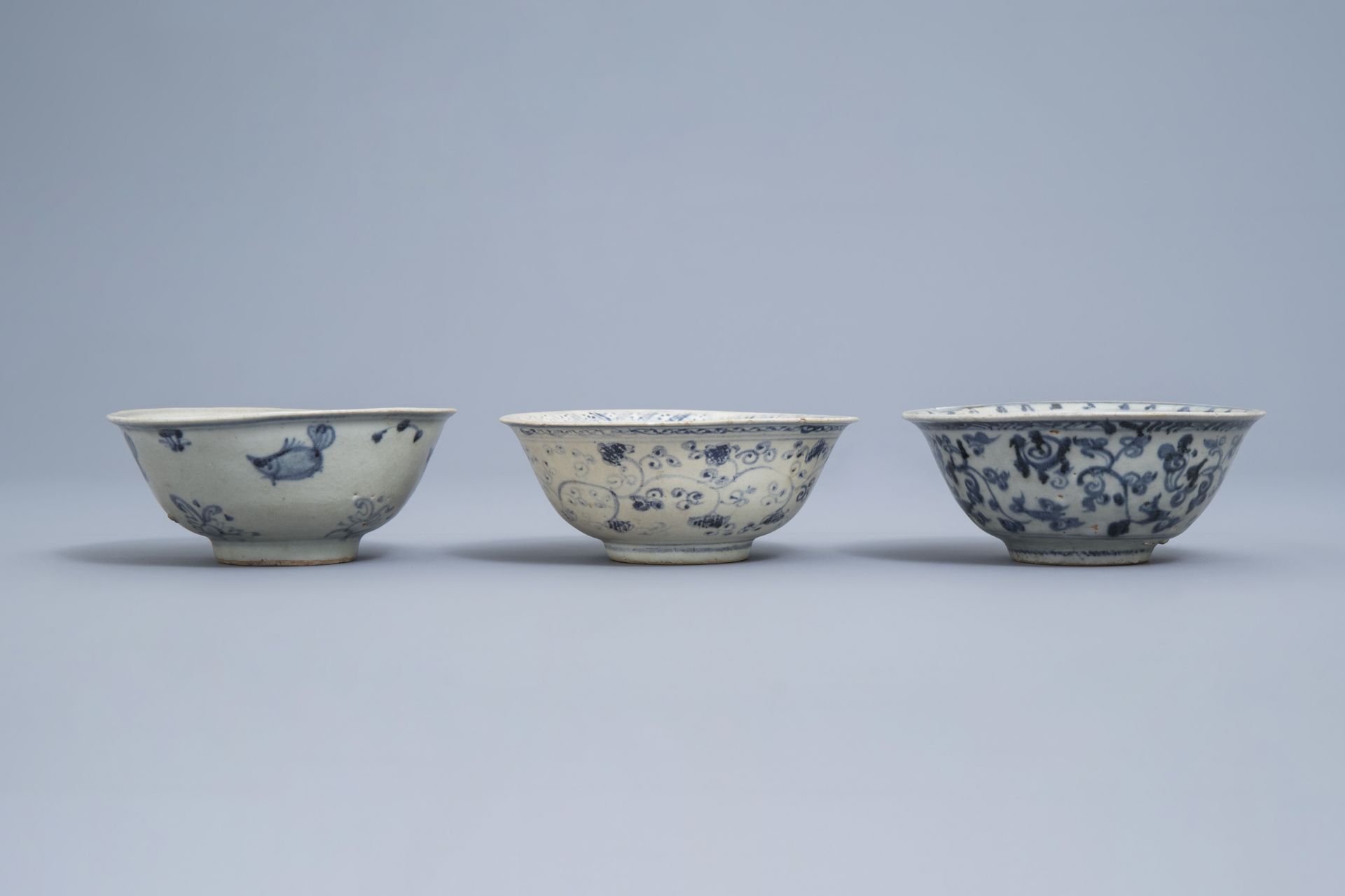 A varied collection of Chinese blue and white bowls and saucers, Ming and later - Image 6 of 30