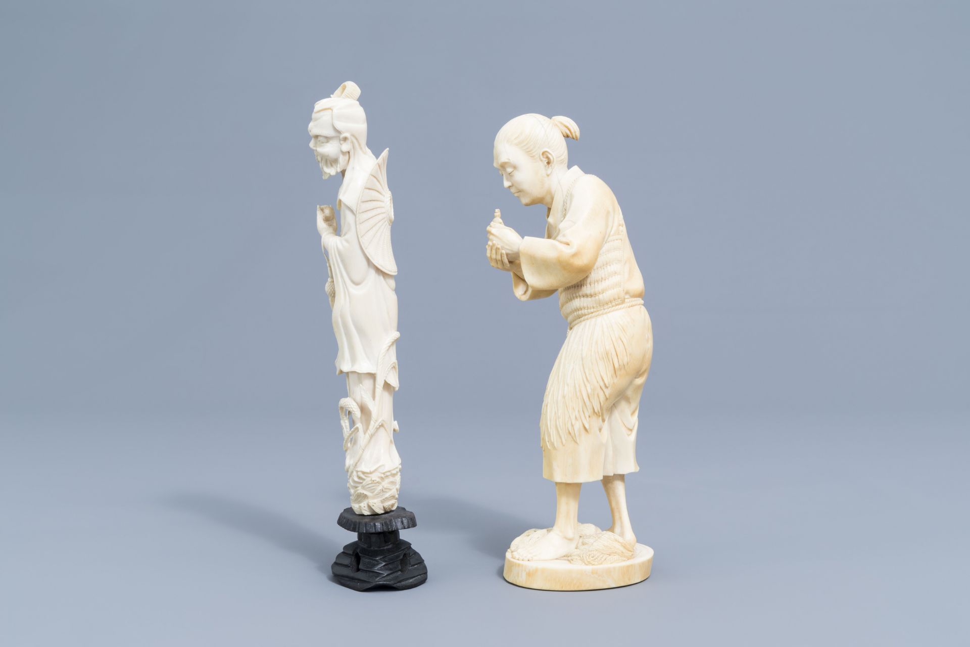 A Japanese ivory okimono and a Chinese figure of an immortal, 19th/20th C. - Image 5 of 9