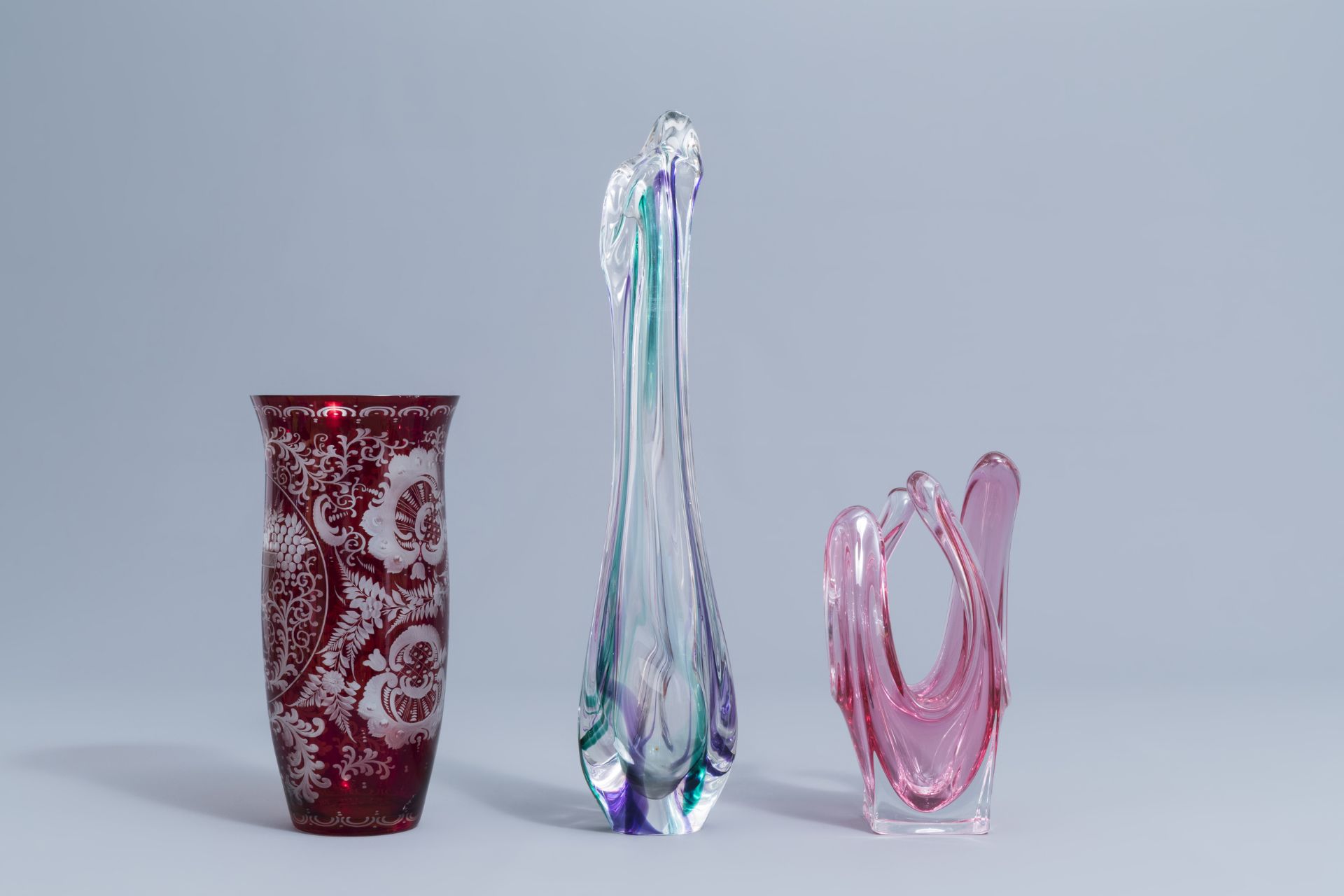 Five overlay crystal cut and glass vases, a.o. Val Saint Lambert and Maastricht, 20th C. - Image 5 of 13