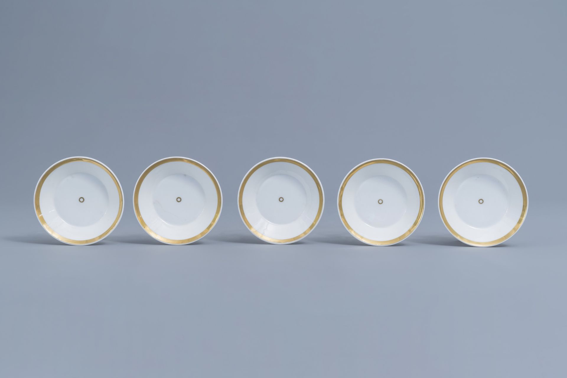 A 25-piece Paris porcelain coffee and tea service with First French Empire ladies portraits, 19th C. - Image 43 of 70