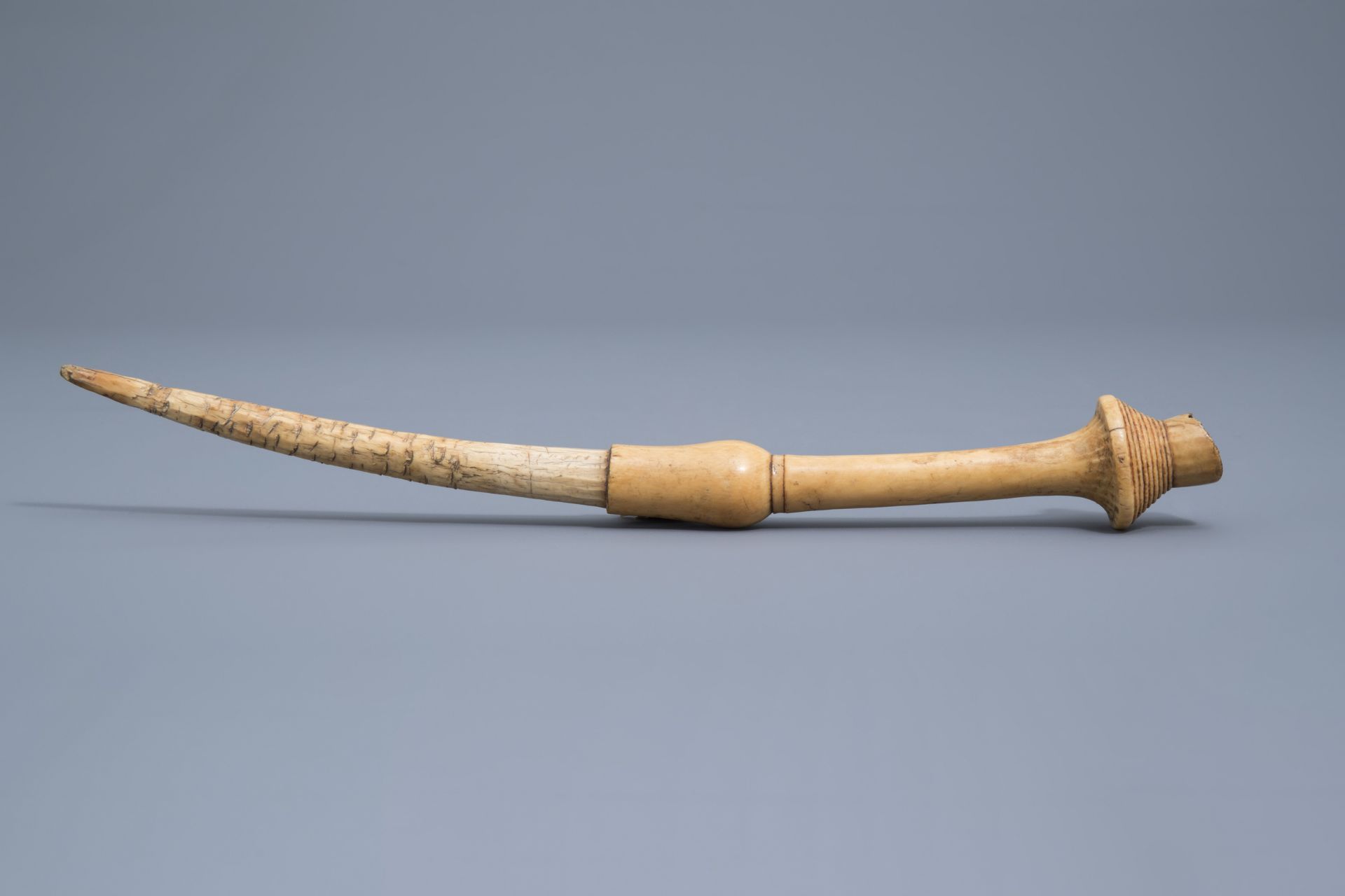 A wooden Senufo sceptre fragment and a Bakuba carved ivory fly swatter, Burkina Faso & Congo, 19th/2 - Image 11 of 13