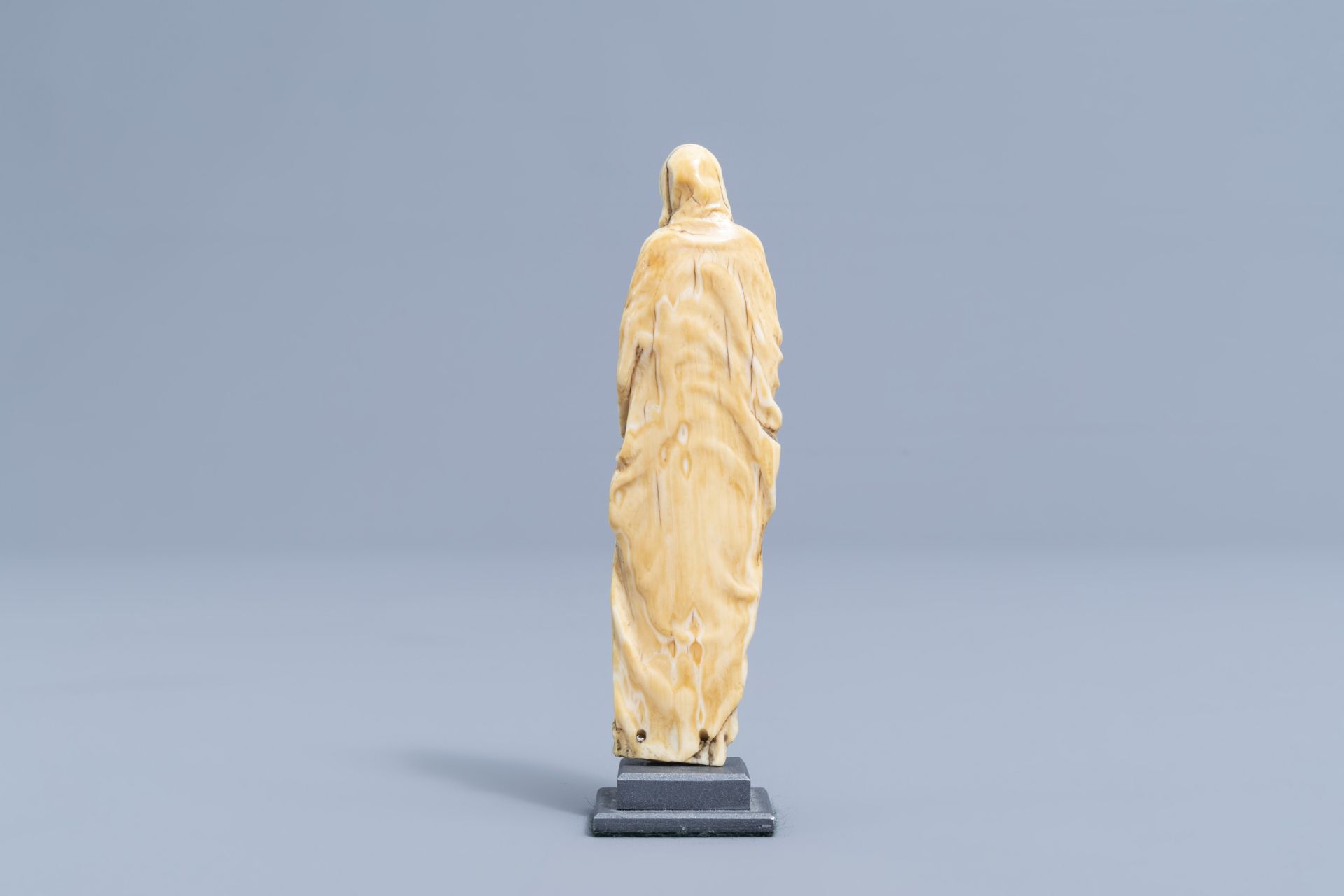 A French finely carved ivory Mother of Sorrows, ca. 1500 - Image 4 of 9