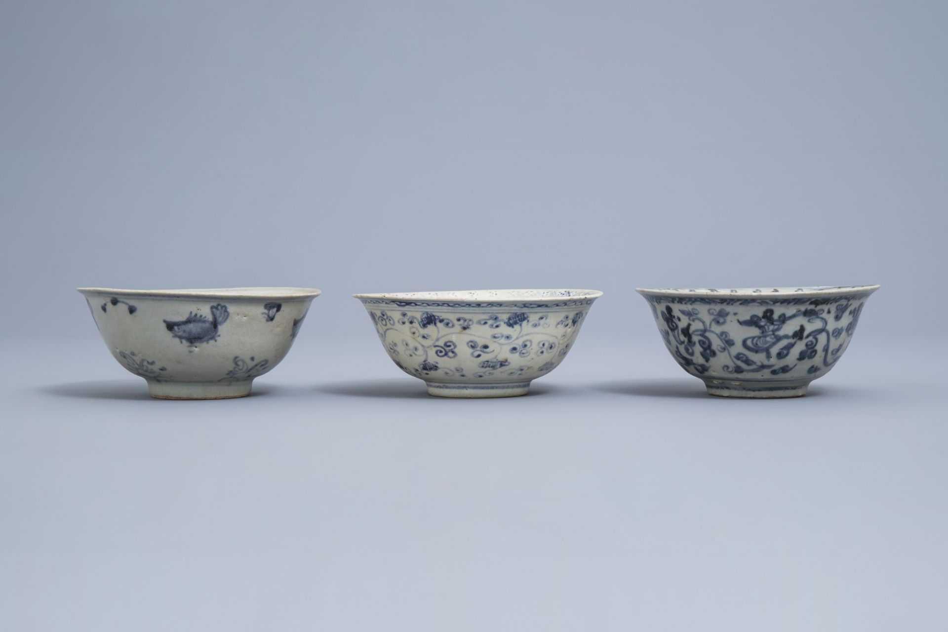 A varied collection of Chinese blue and white bowls and saucers, Ming and later - Image 4 of 30