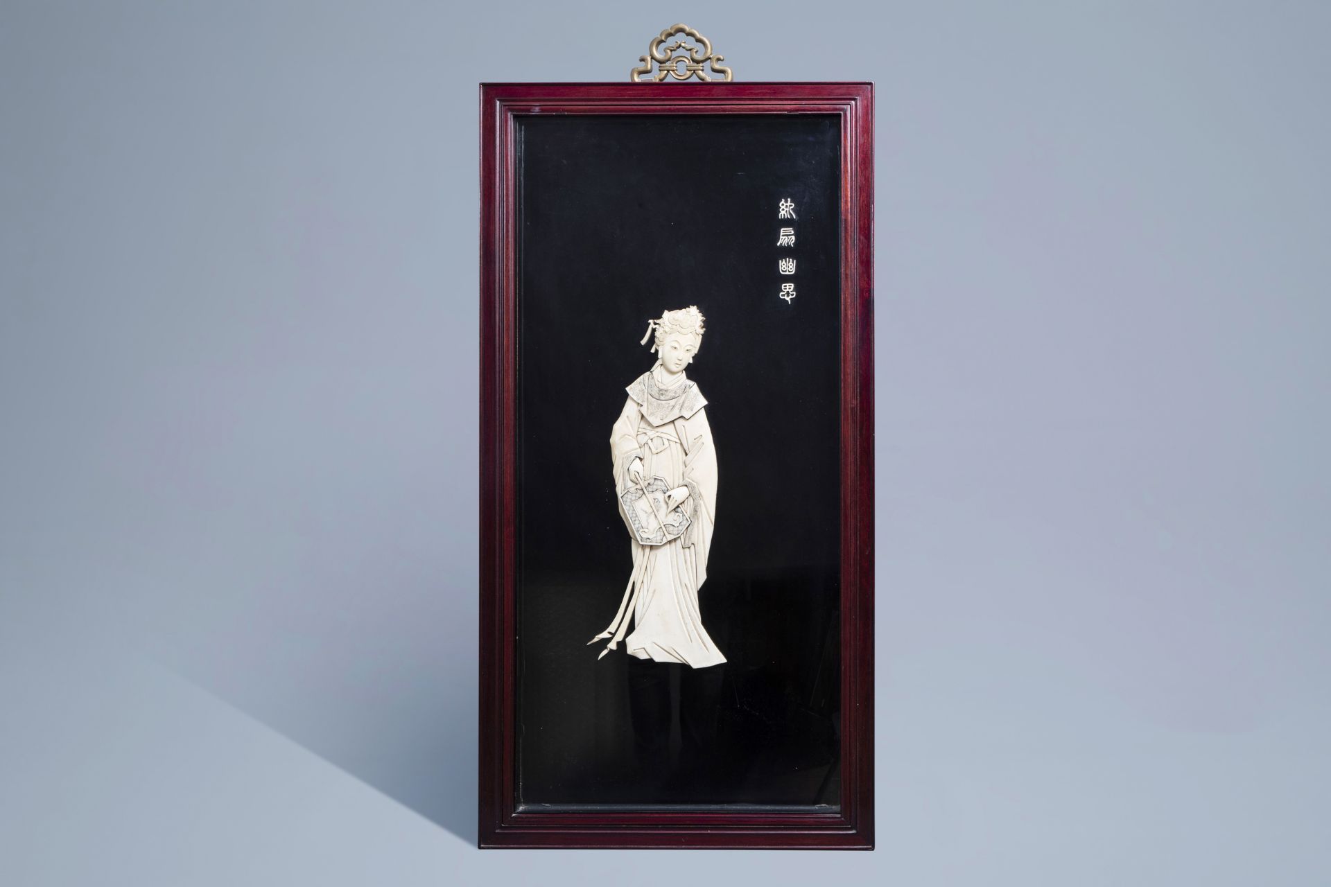 A Chinese ivory carving of a lady with a fan mounted on a plaque, first half of the 20th C. - Image 2 of 6