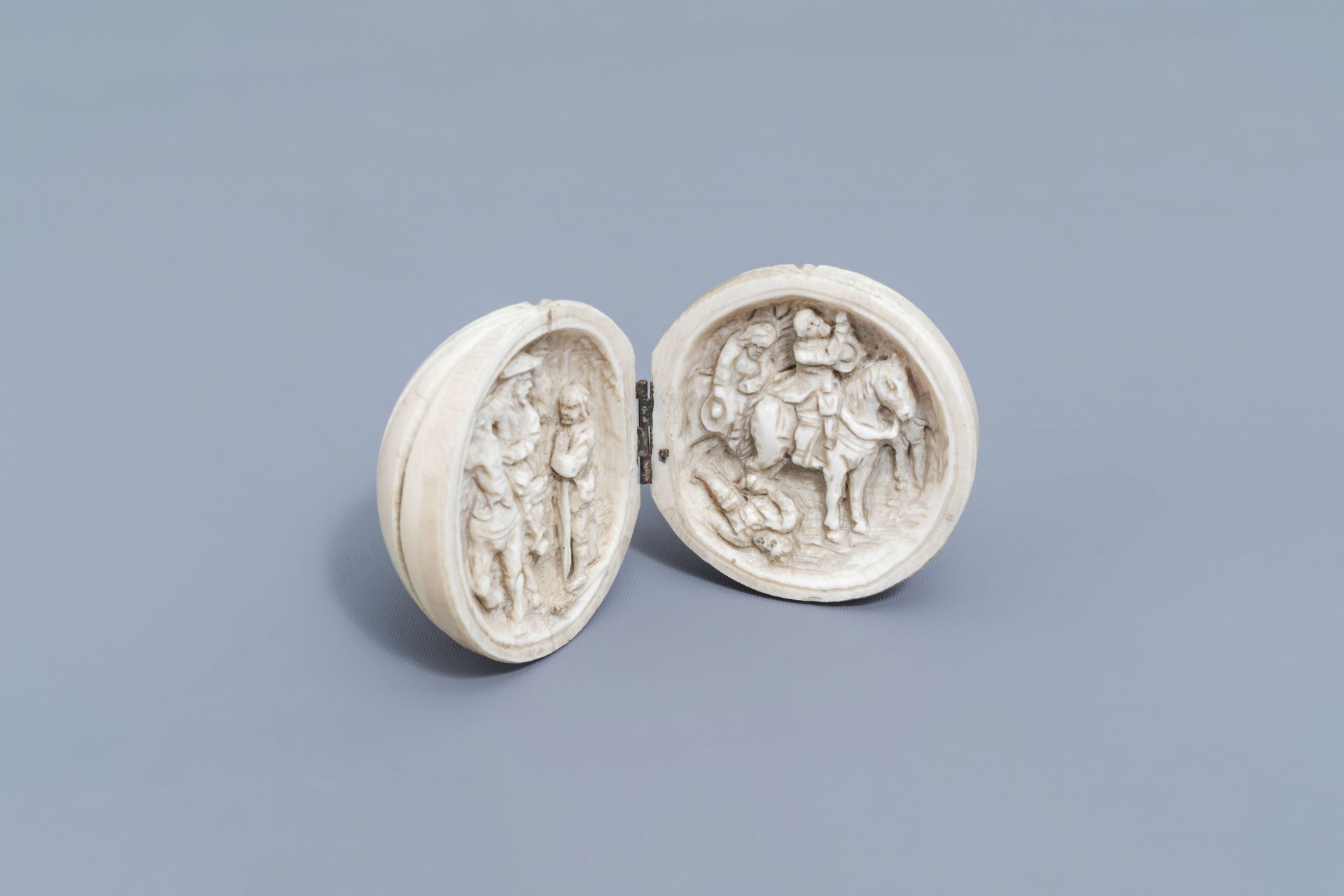 A French ivory prayer-nut or diptych ball carving with figurative design, probably Dieppe, 19th C. - Image 2 of 8